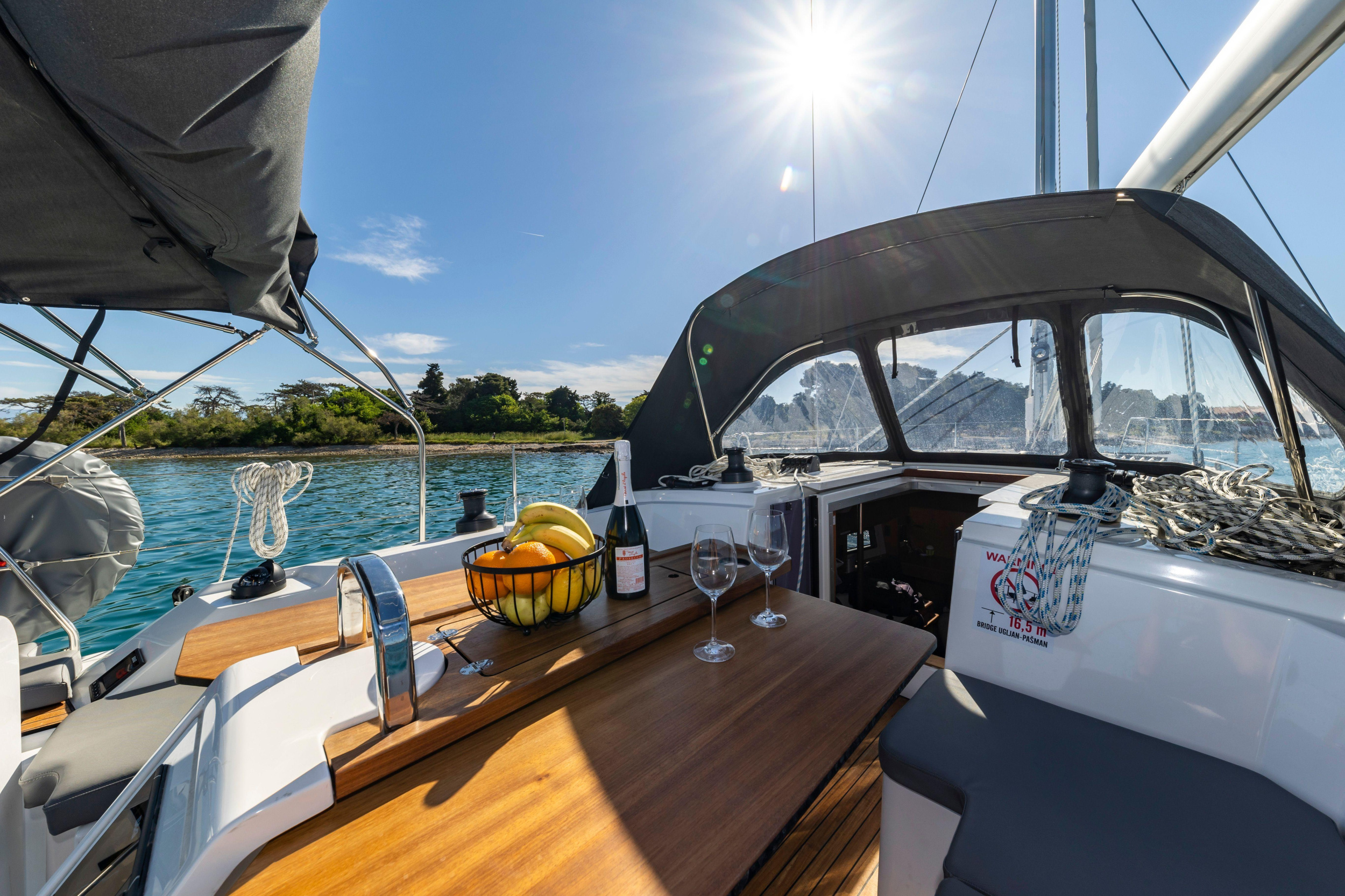 Bavaria C38 — photo 7