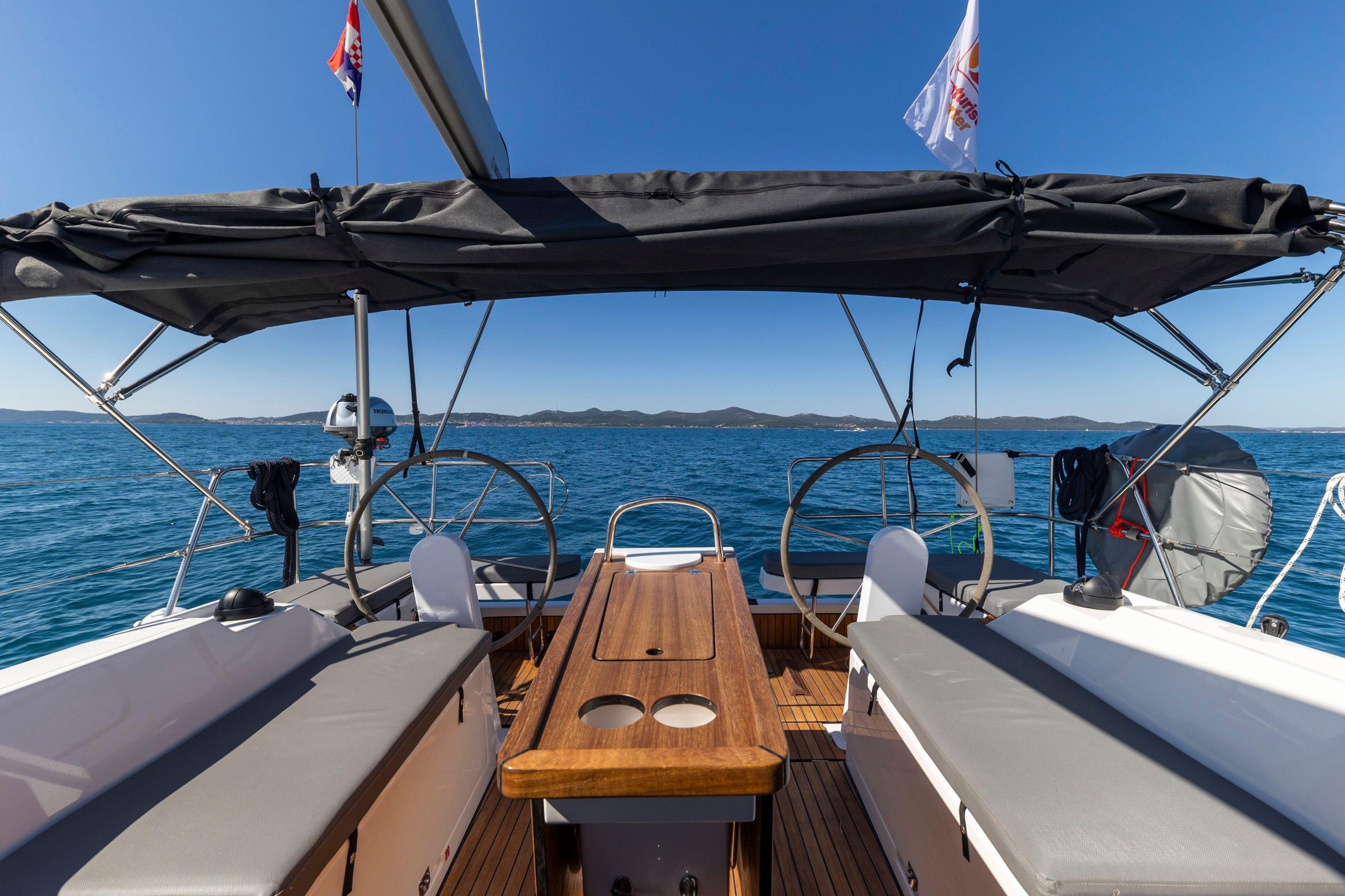 Bavaria C38 — photo 23