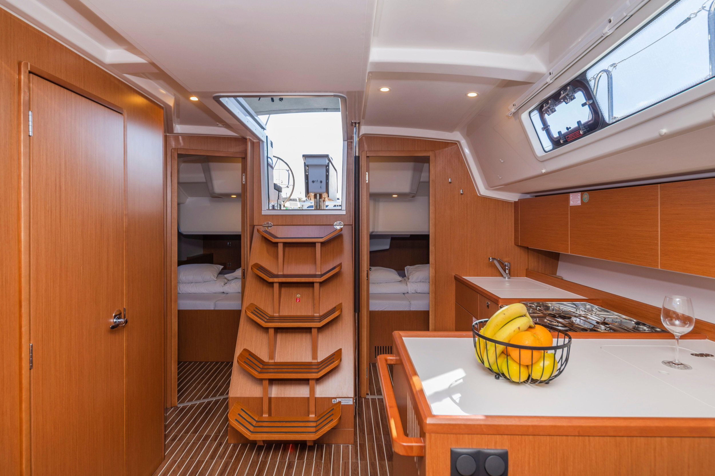 Bavaria C38 — photo 8