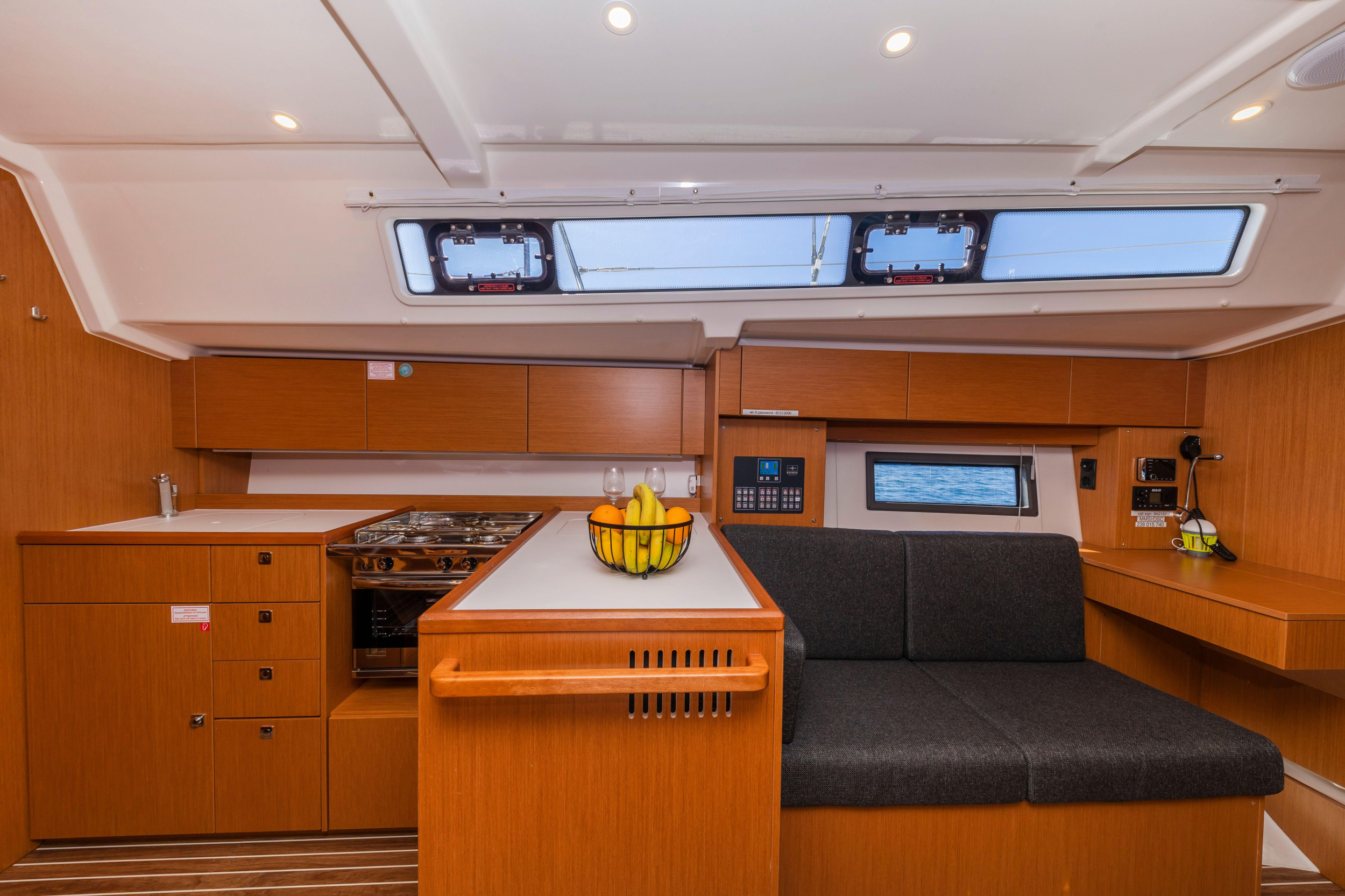 Bavaria C38 — photo 28