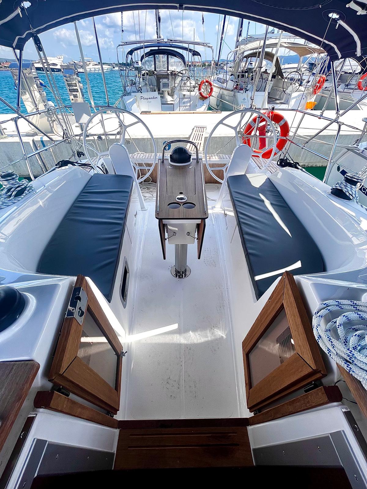 Bavaria Cruiser 34 — photo 13