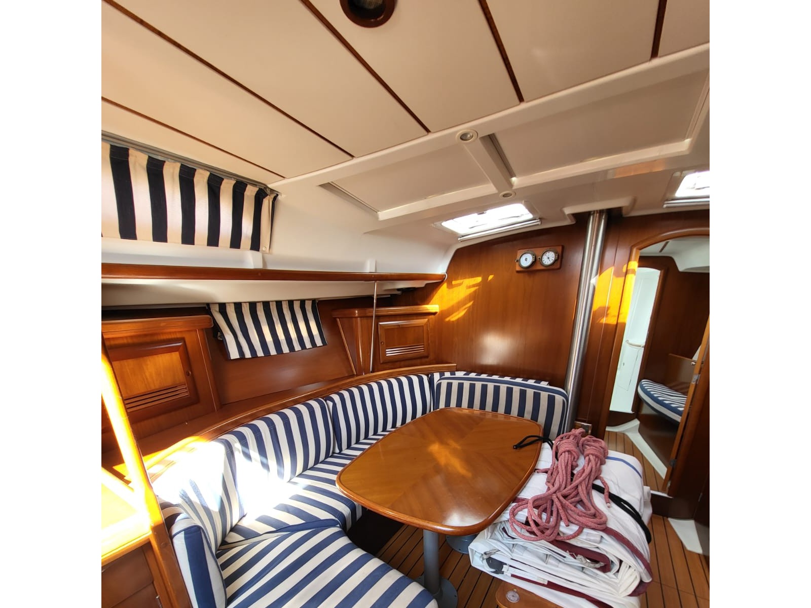 Oceanis 393 Clipper — photo 3