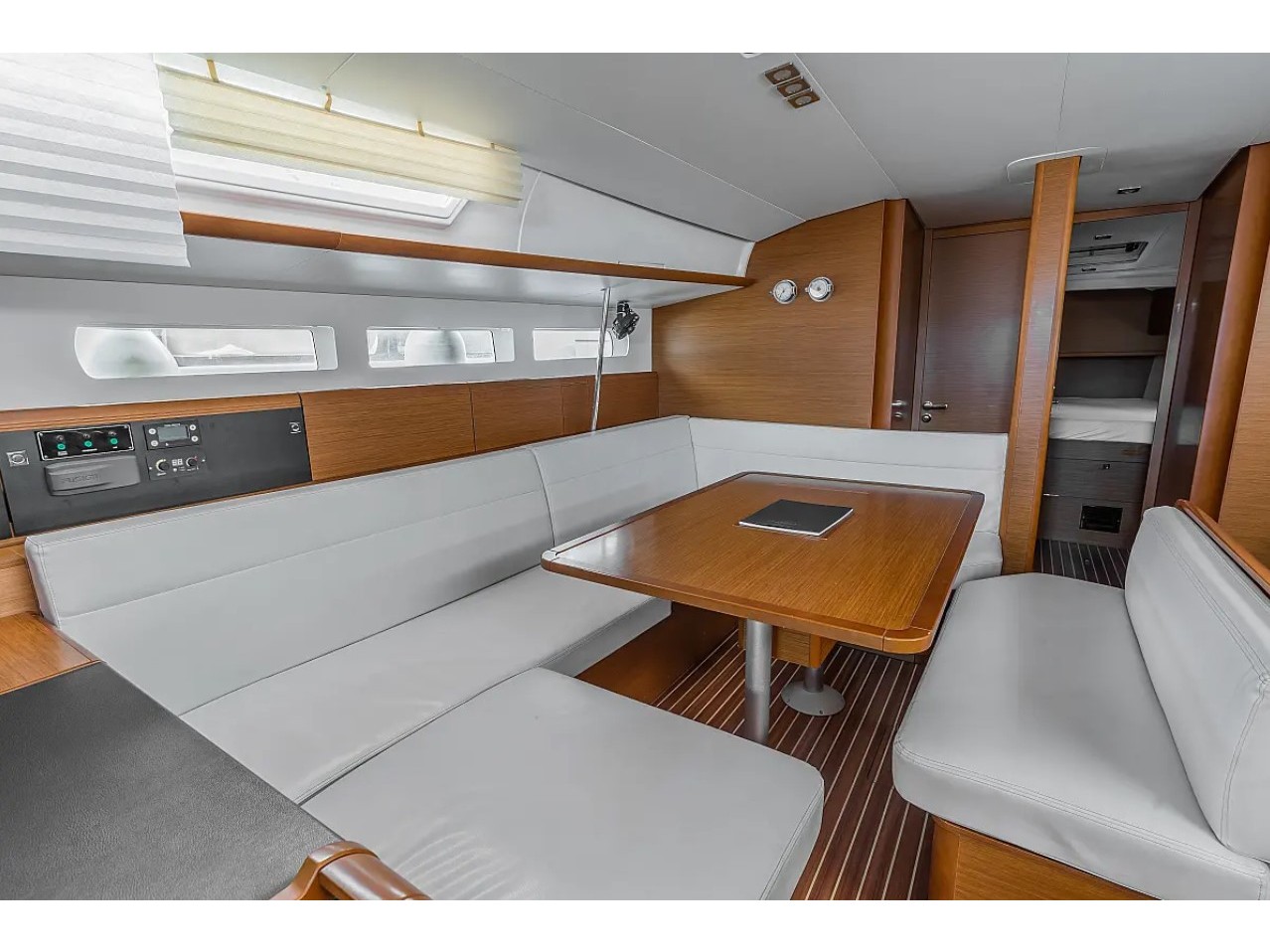 Sun Odyssey 519 (4cab) — photo 3