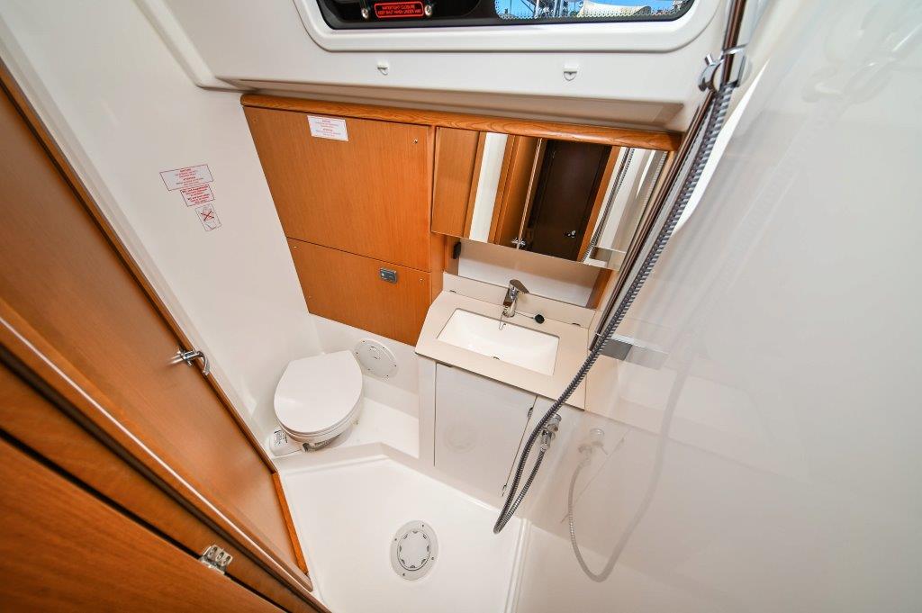 Bavaria C46 — photo 103