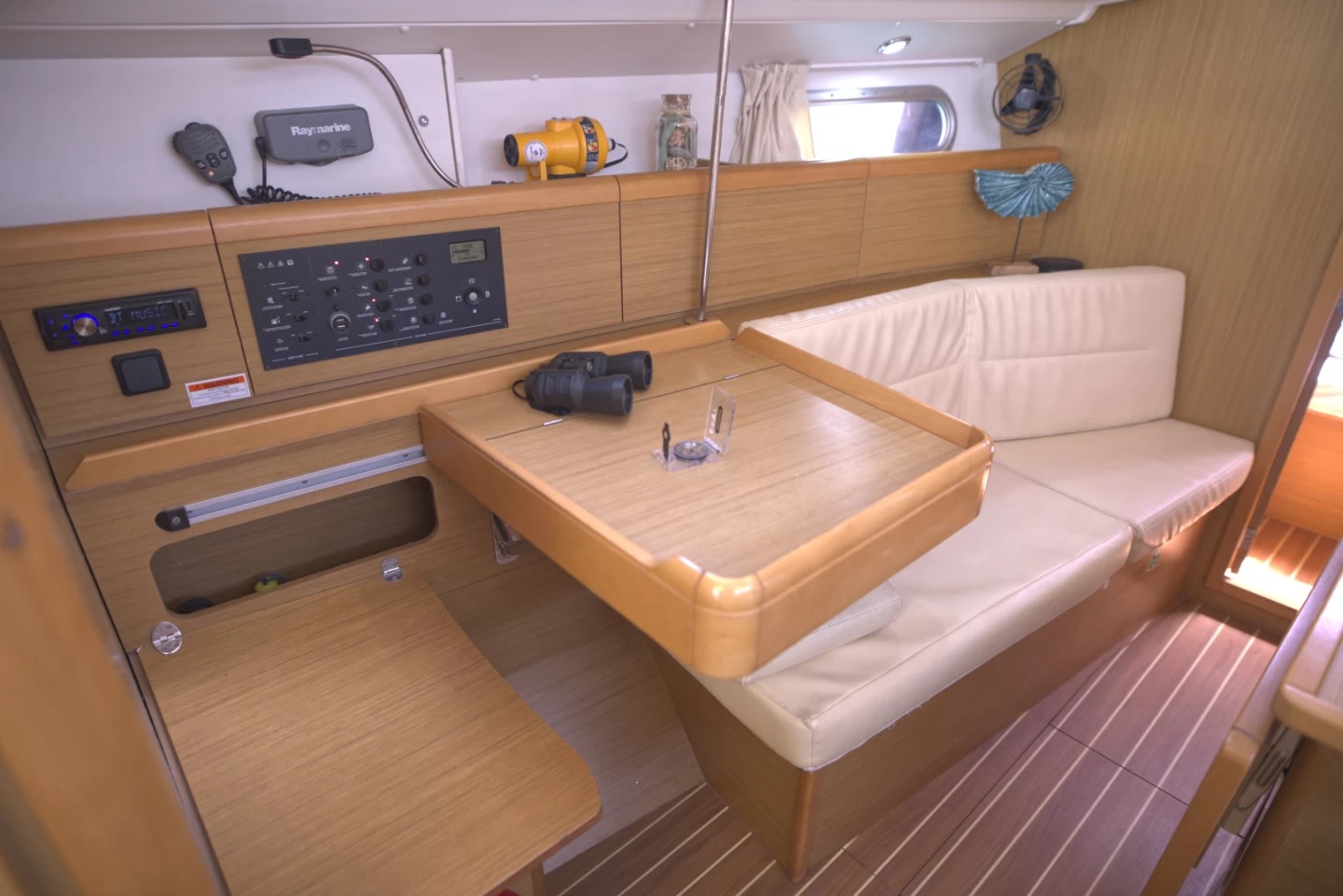 Sun Odyssey 36i — photo 3
