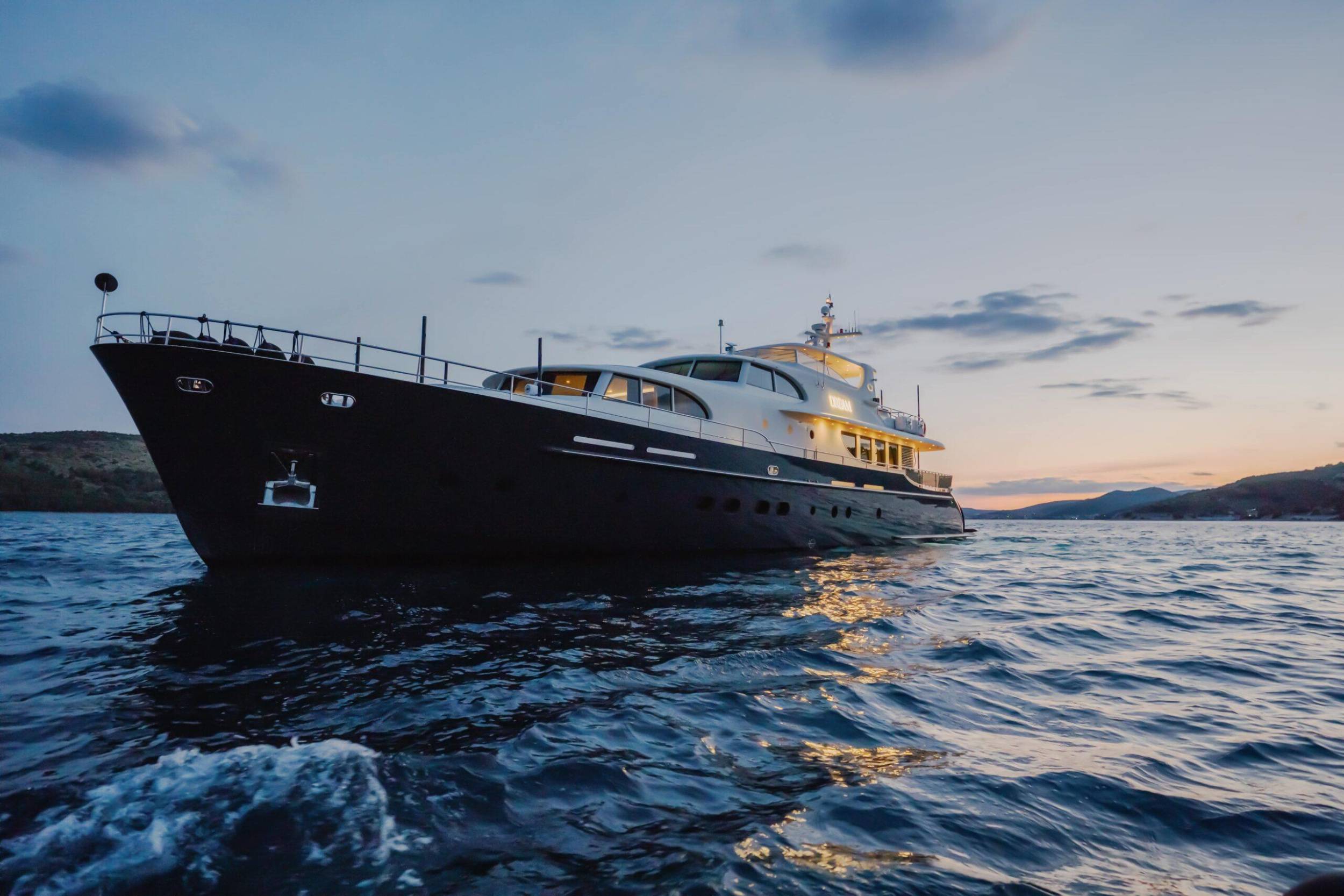 Cyrus Yachts 34M — photo 24