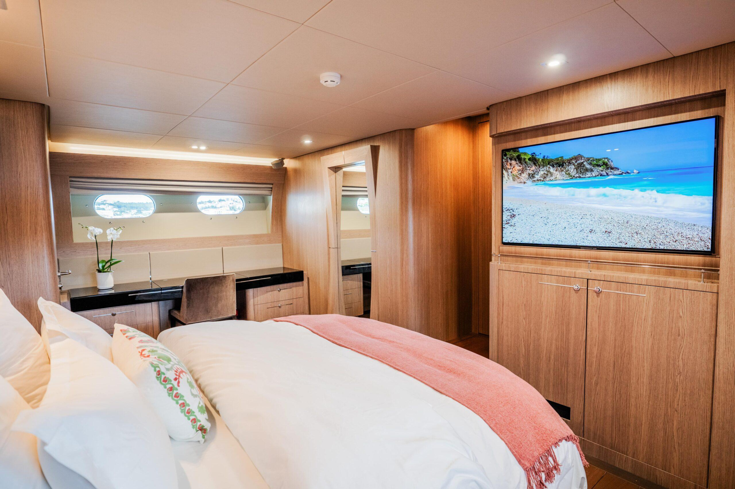 Cyrus Yachts 34M — photo 19