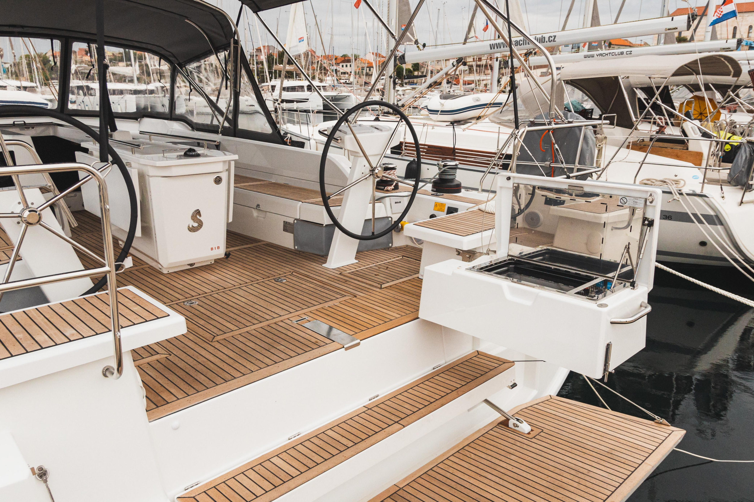 Benetau Oceanis 51.1 — photo 30
