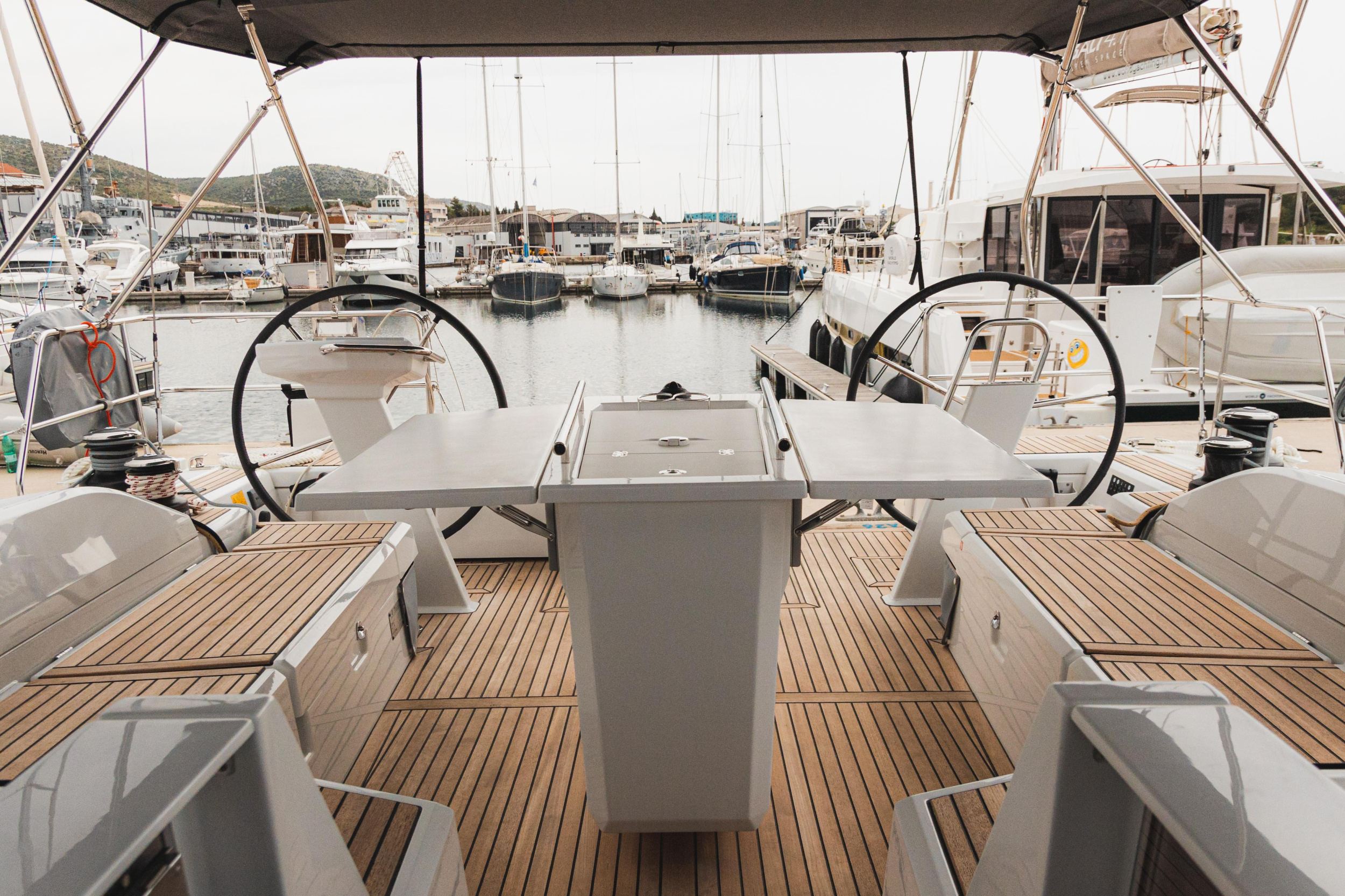 Benetau Oceanis 51.1 — photo 9