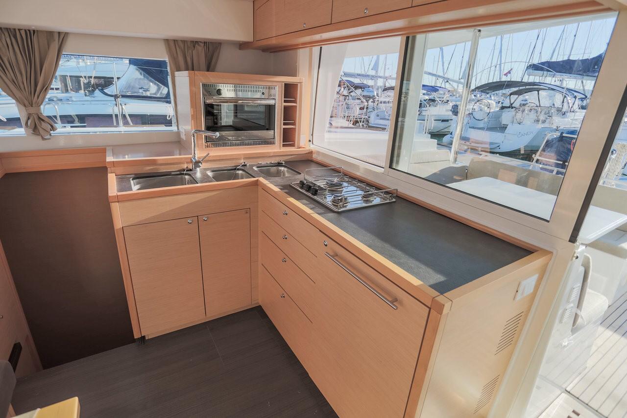 Lagoon 400 S2 — photo 8