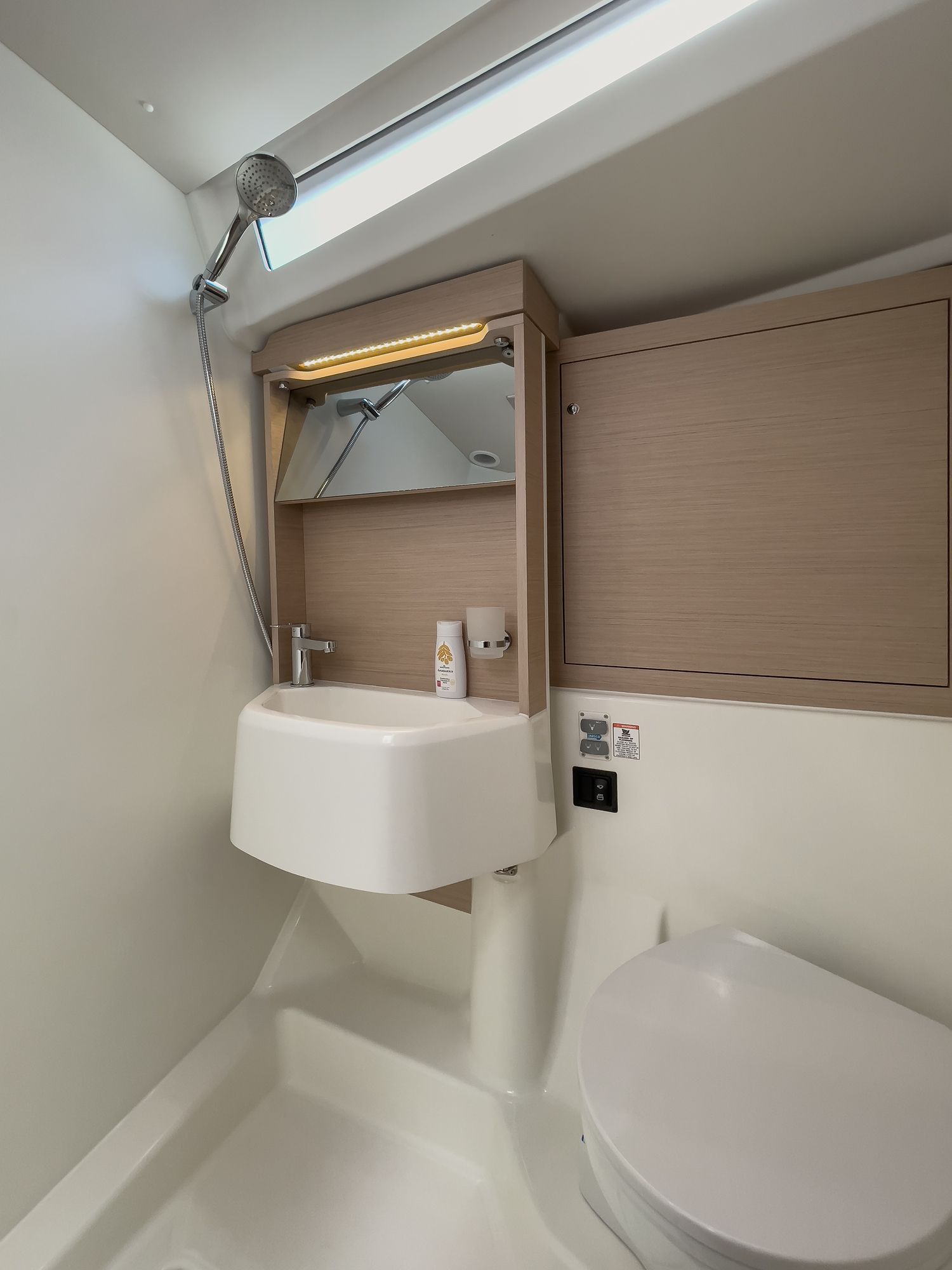 Oceanis 51.1 & GEN & WM — photo 11