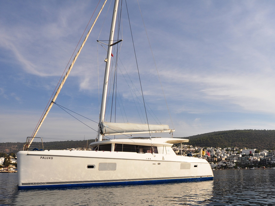Lagoon 421 — photo 1