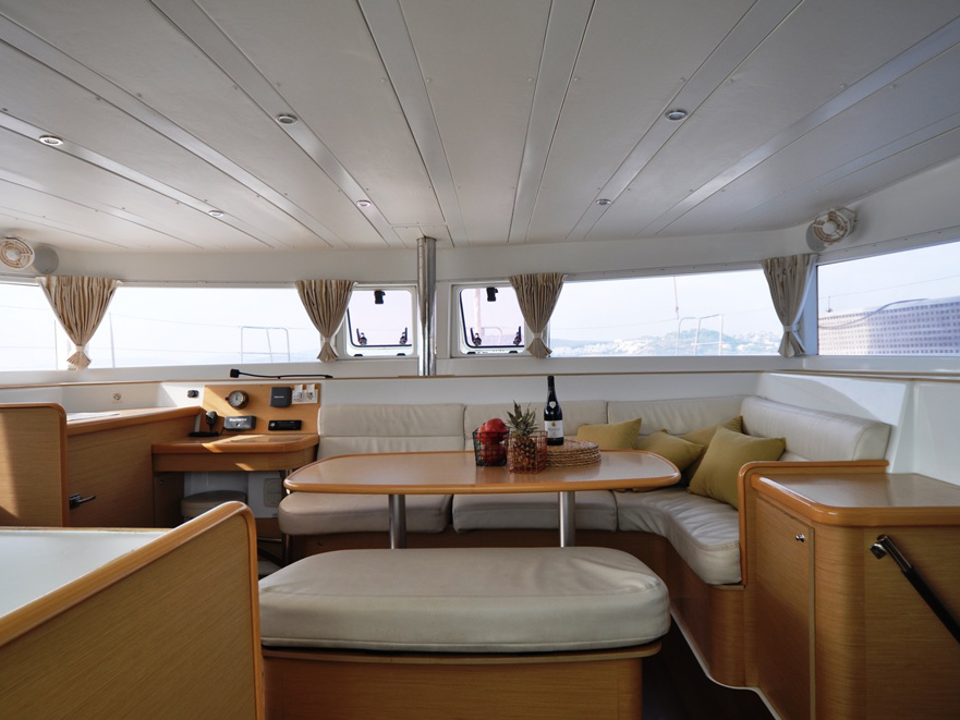 Lagoon 421 — photo 10