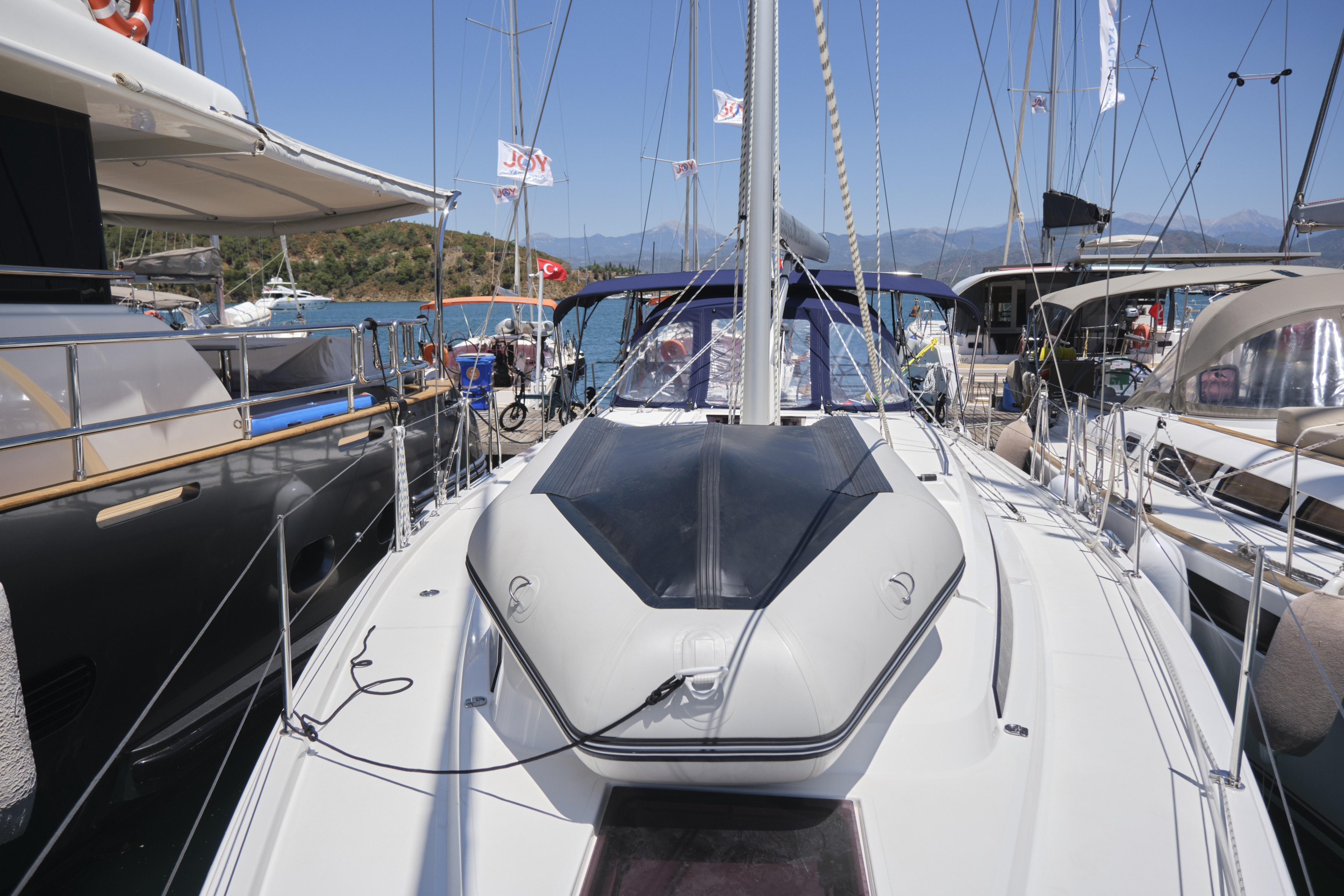 Bavaria C42 — photo 9