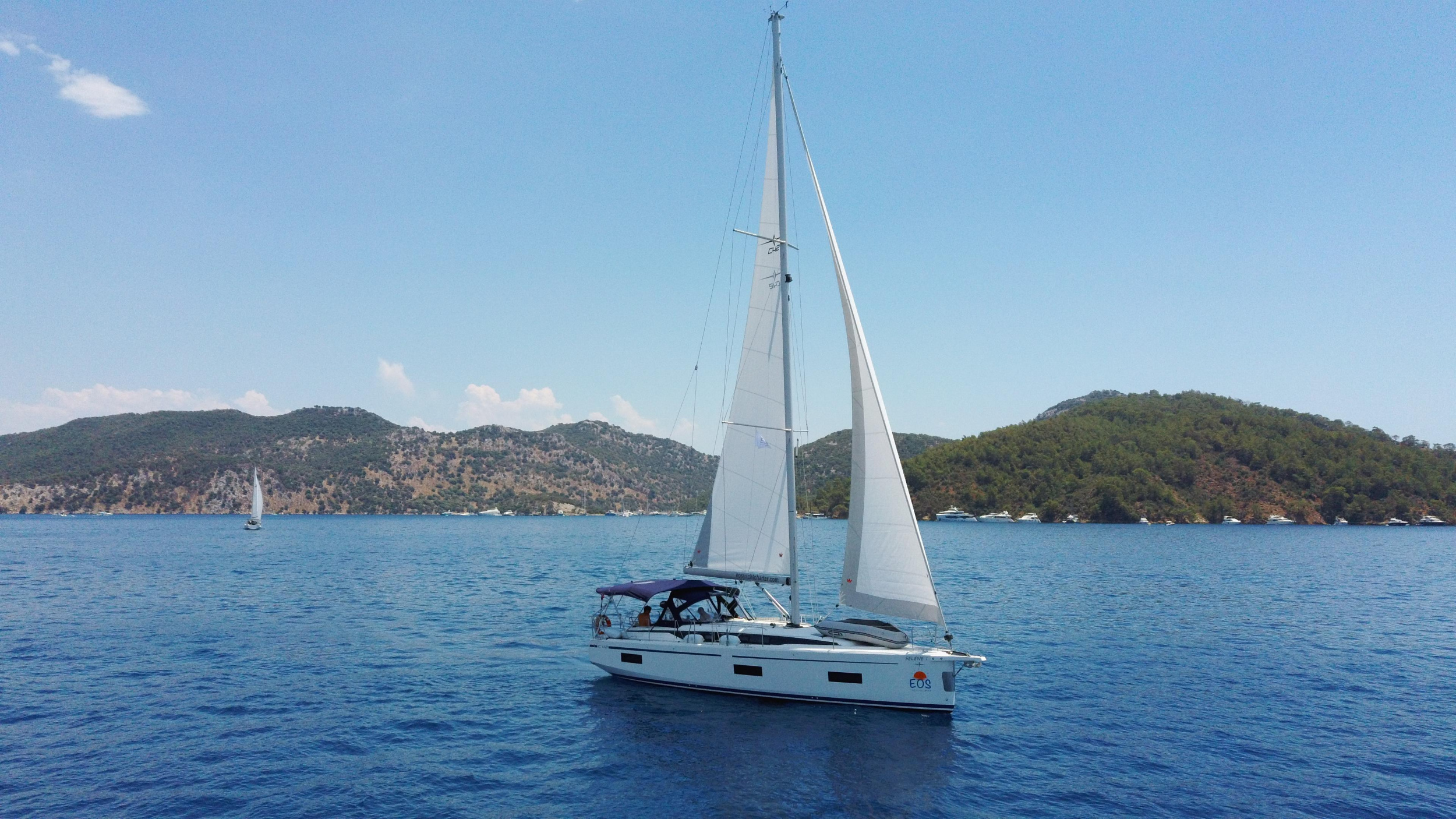 Bavaria C42 — photo 11