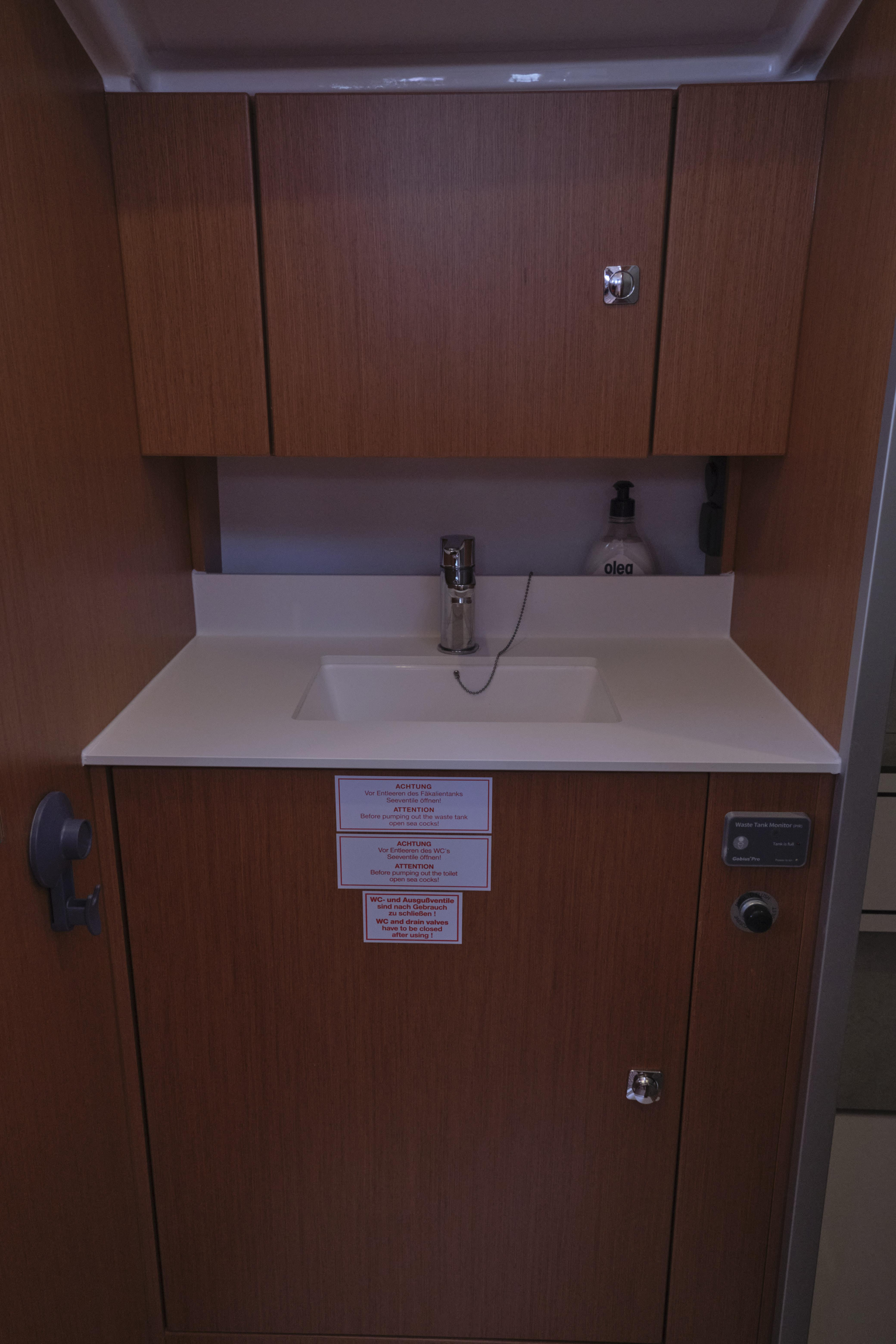 Bavaria C42 — photo 18