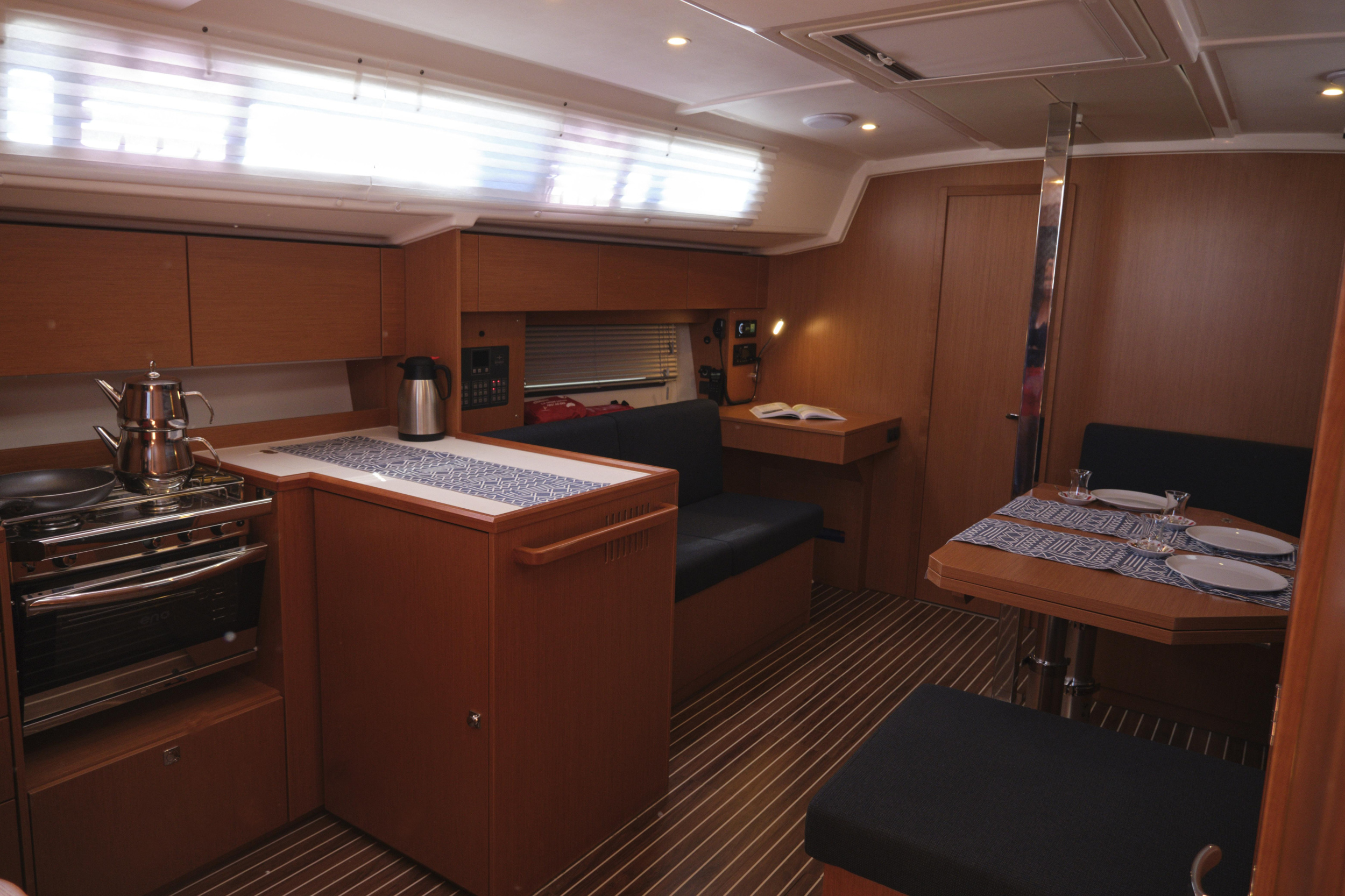 Bavaria C42 — photo 8