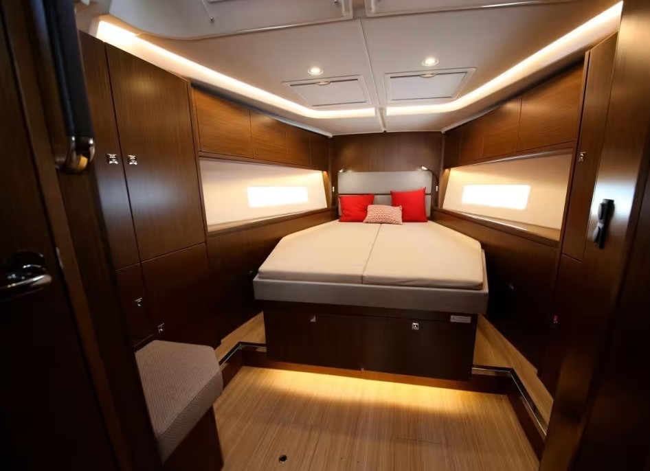 Bavaria C45 — photo 2