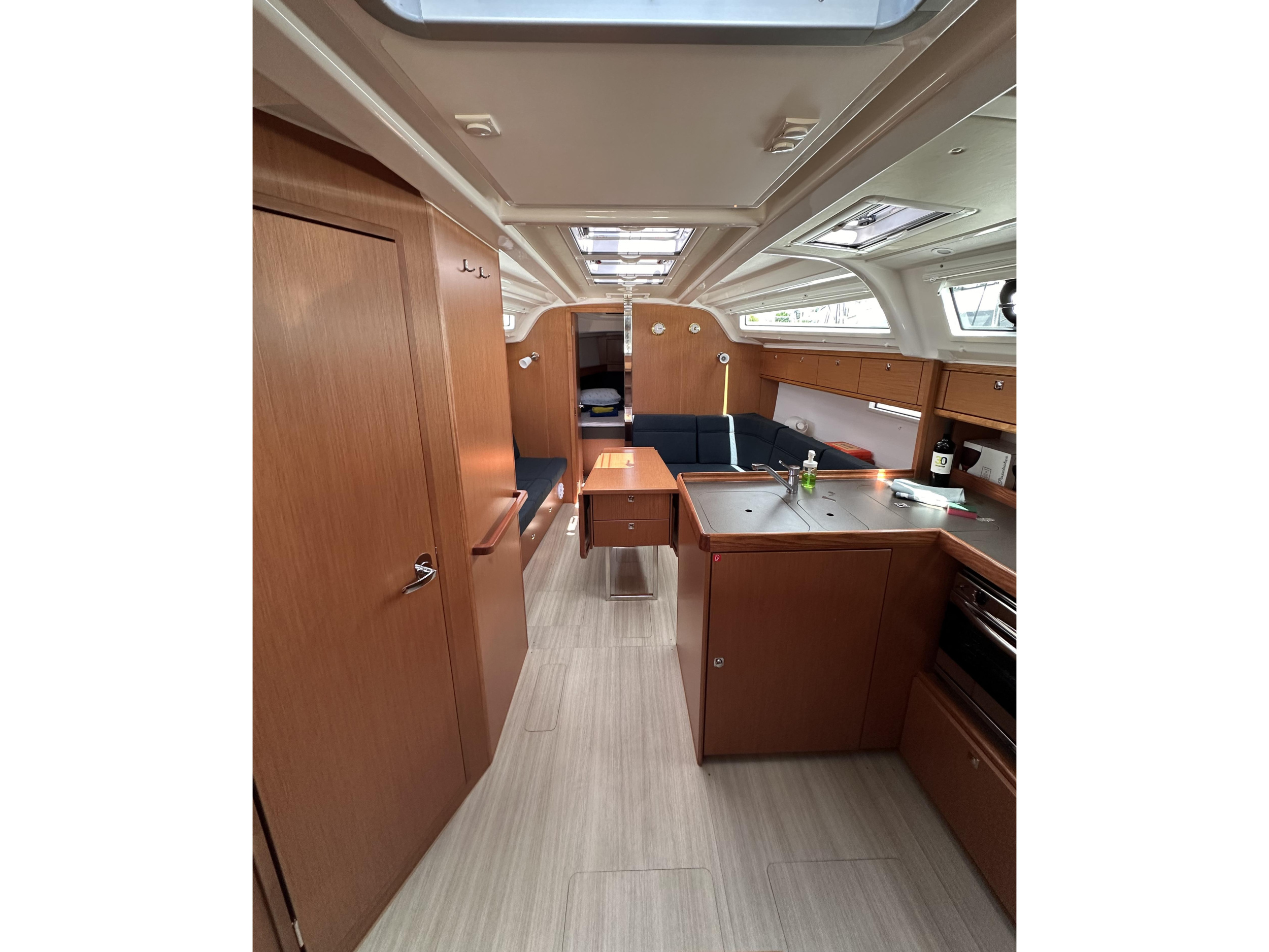 Bavaria Cruiser 37 — photo 13