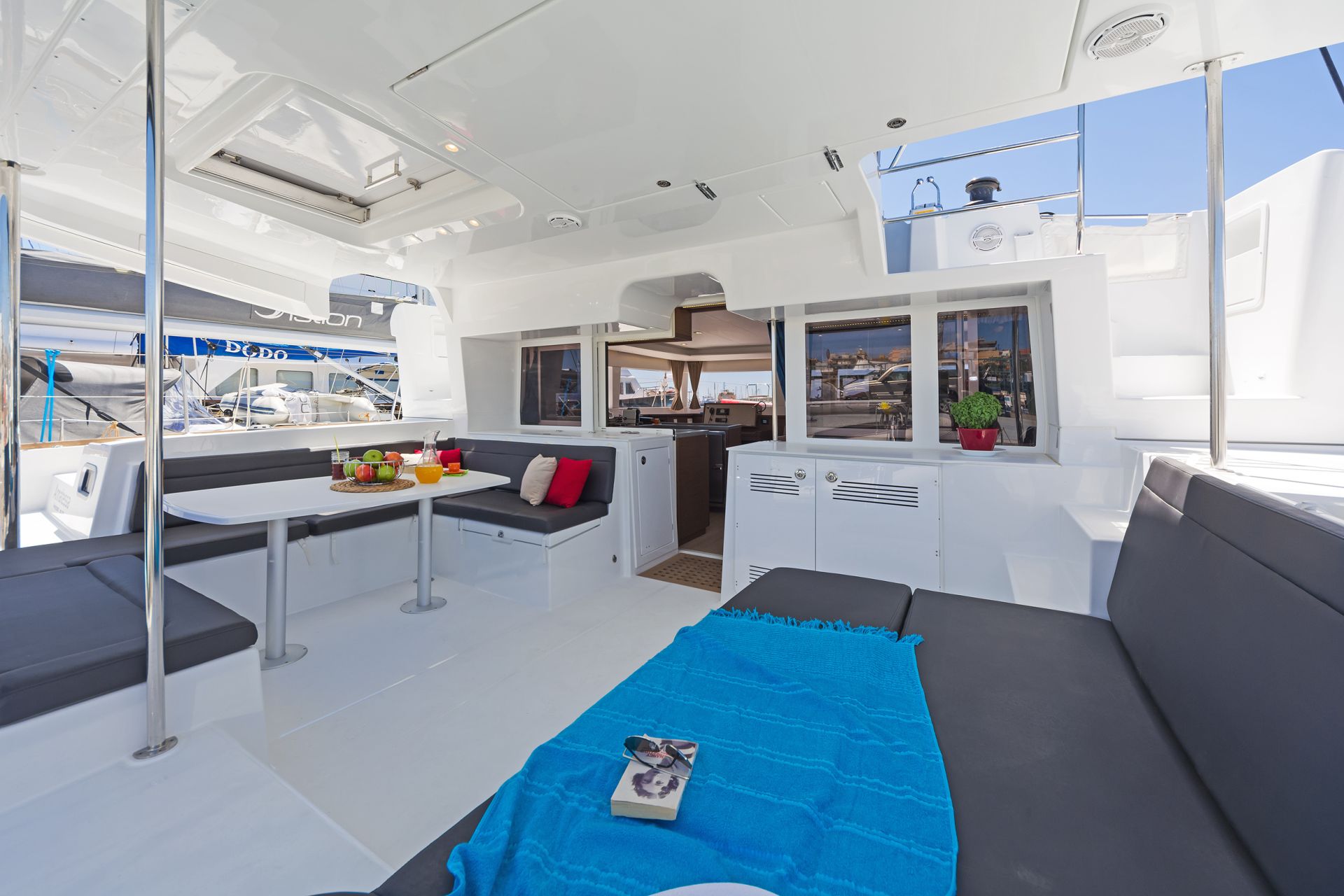 Lagoon 450 Fly & GEN — photo 4
