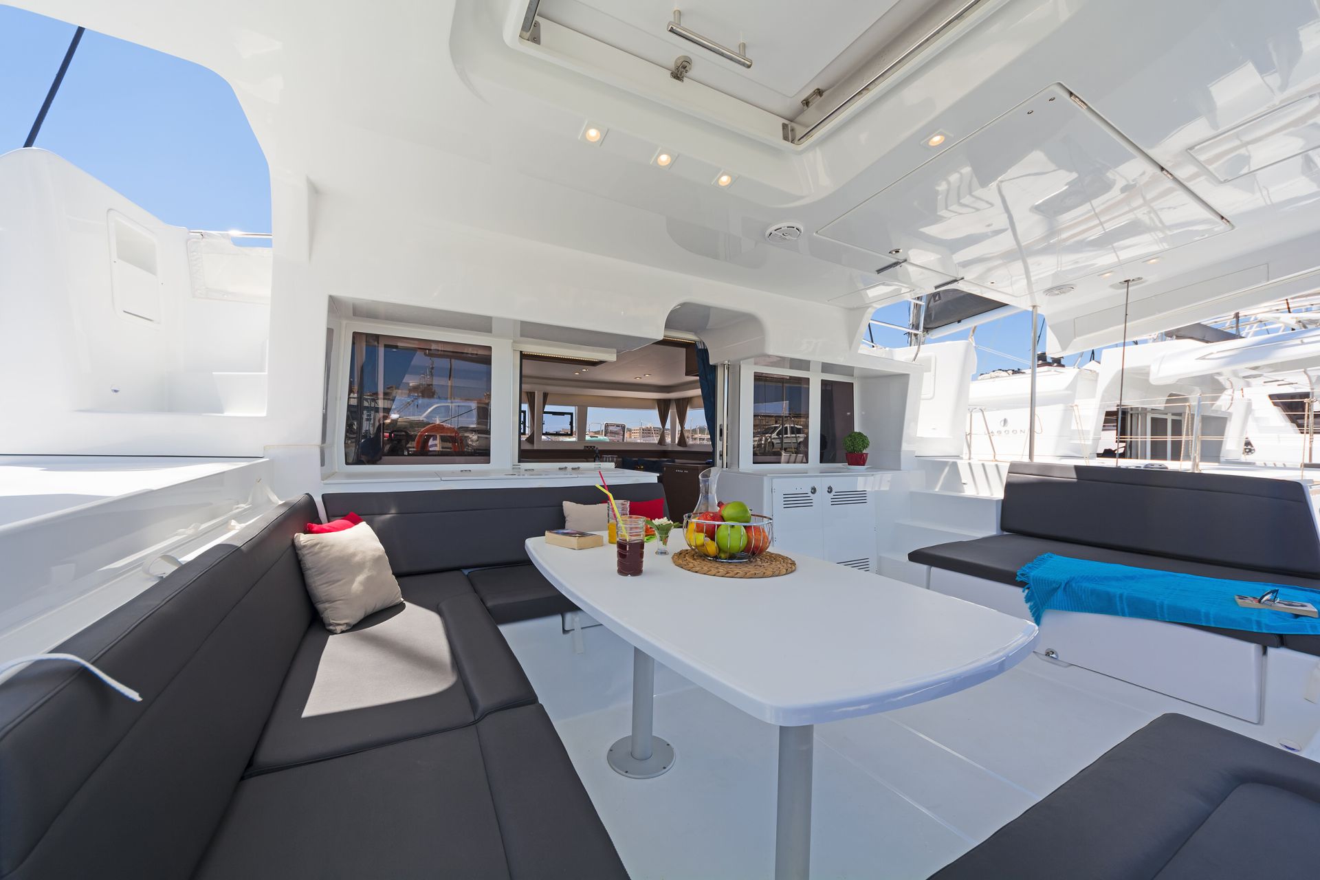 Lagoon 450 Fly & GEN — photo 5