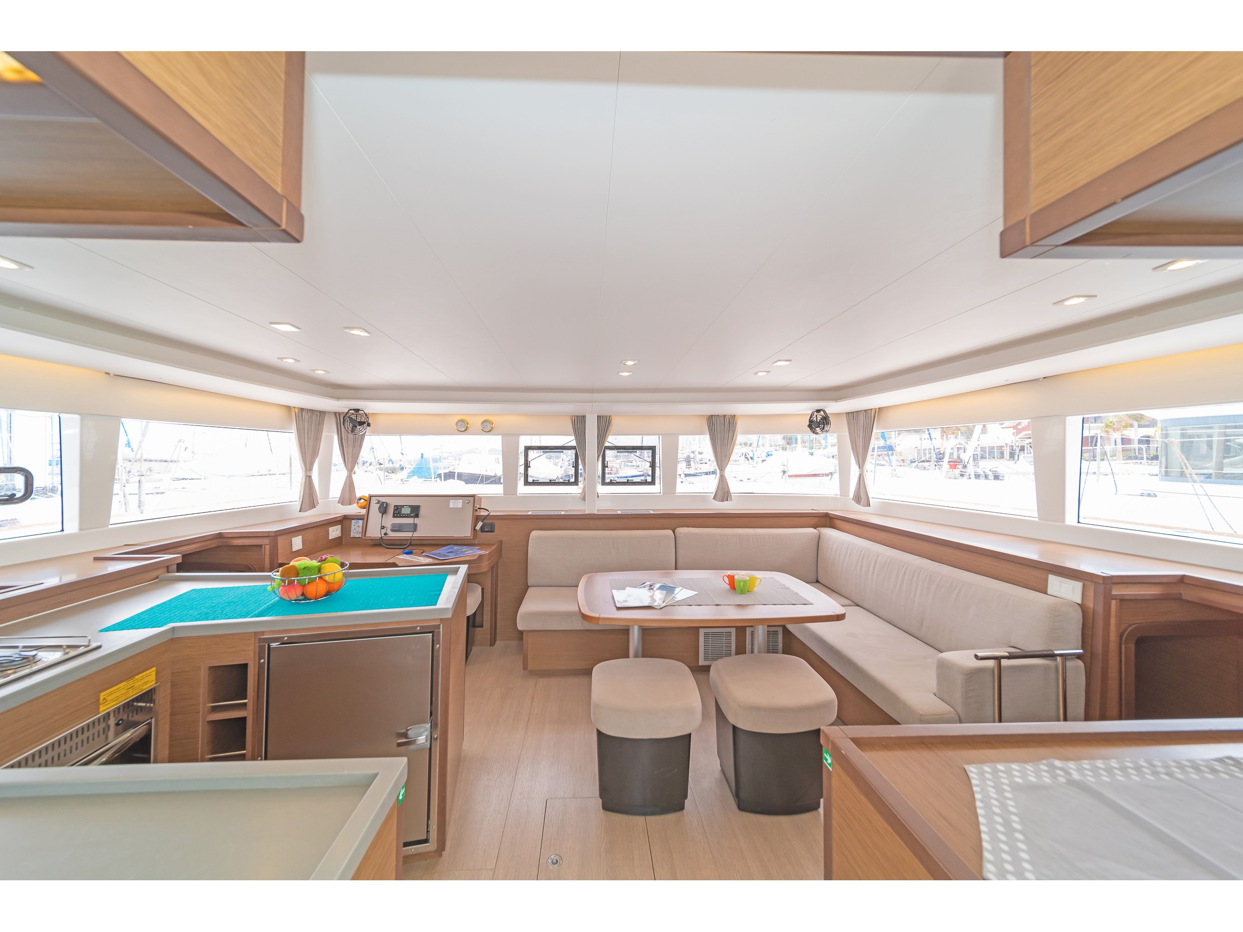 Lagoon 450 Fly & GEN — photo 6