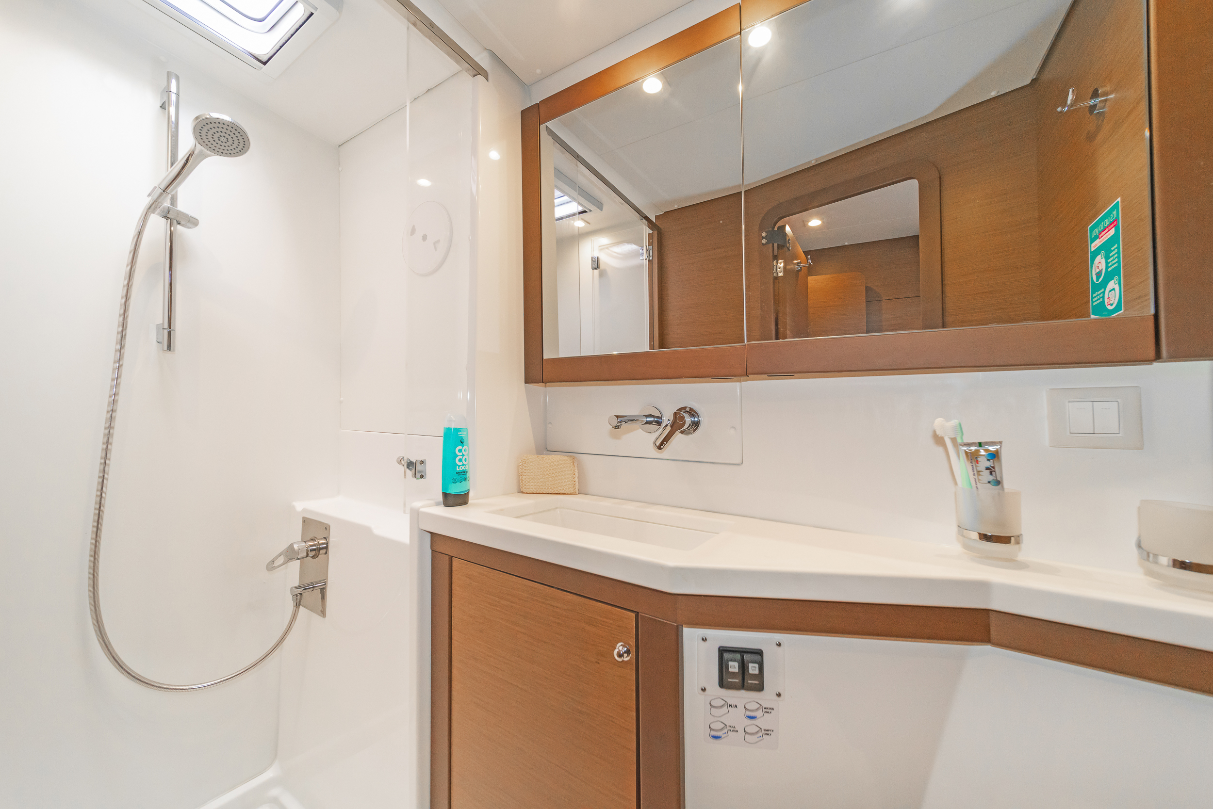Lagoon 450 Fly & GEN — photo 16