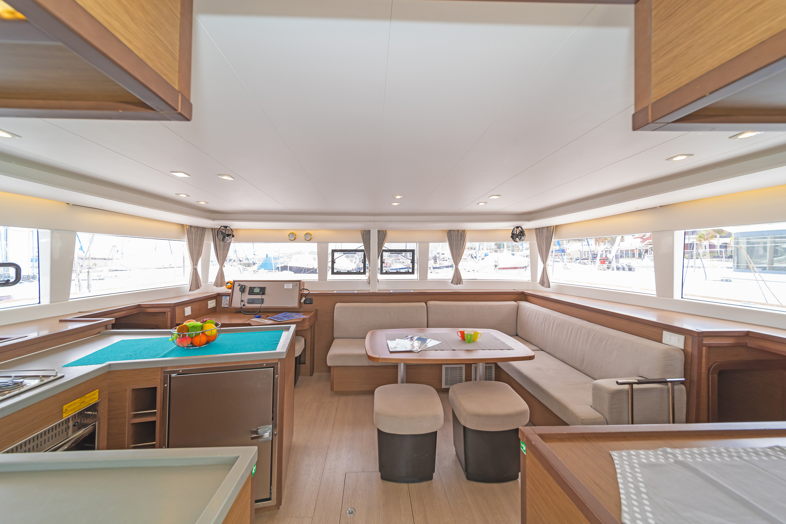 Lagoon 450 Fly & GEN — photo 5