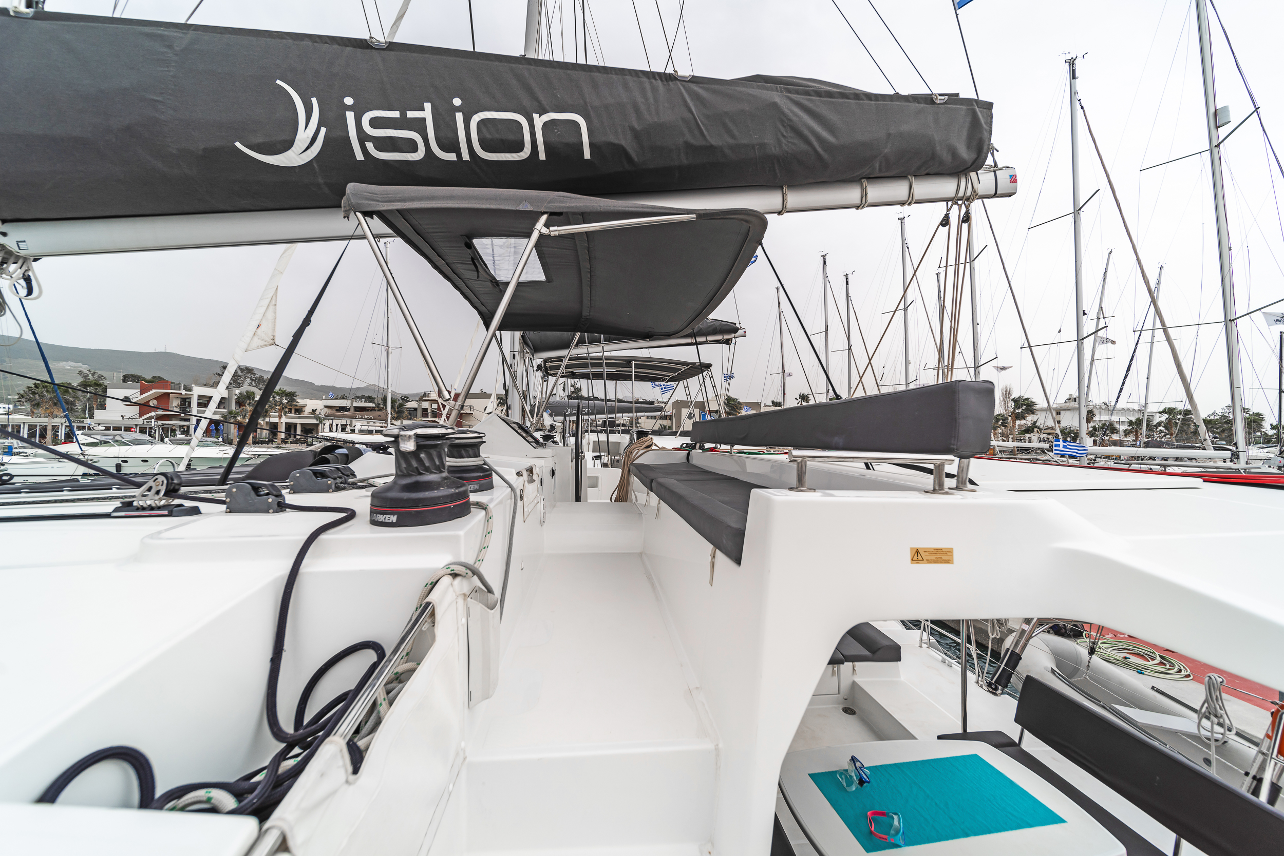 Lagoon 450 Fly & GEN — photo 9