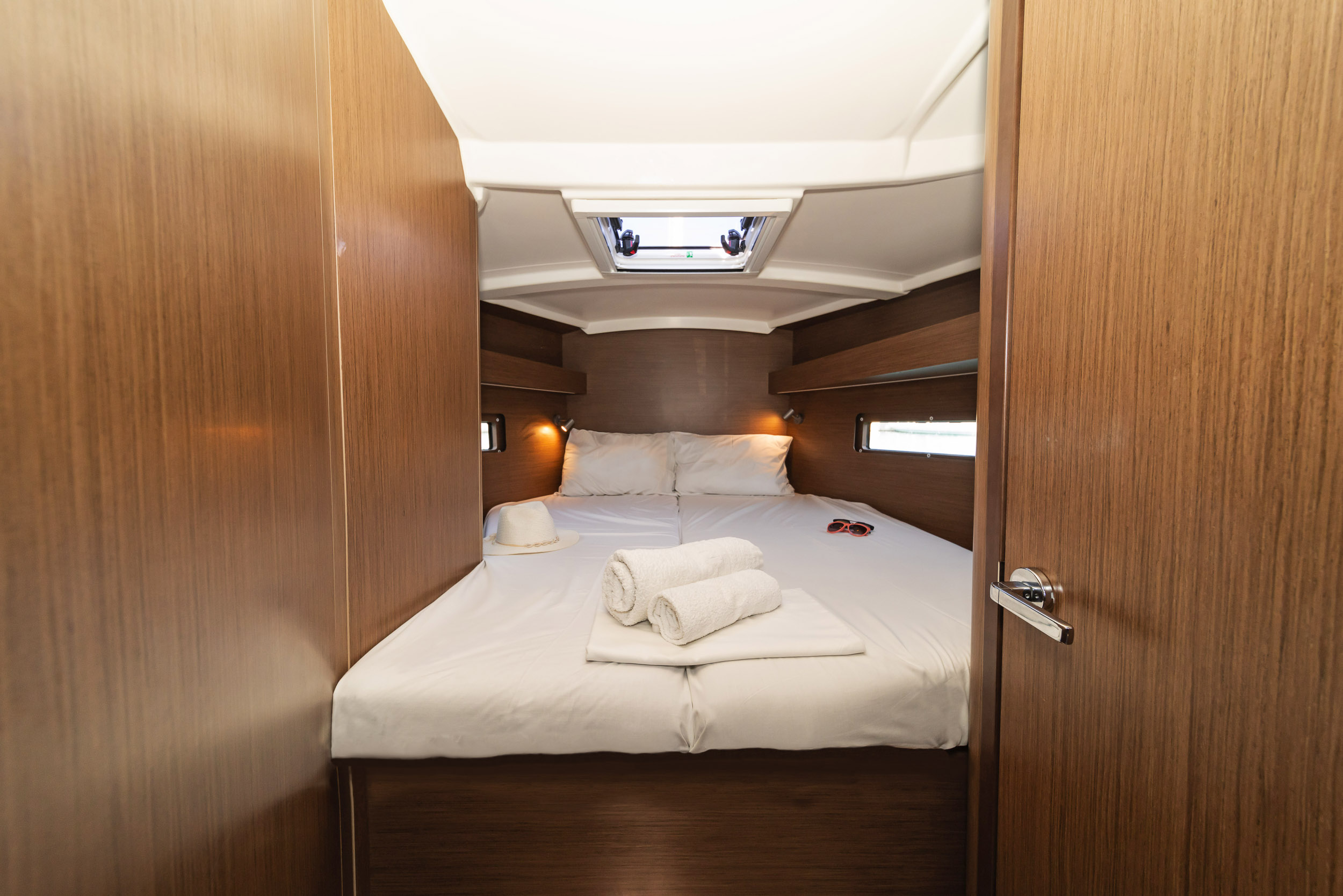 Oceanis 40.1 (3+1 cab) — photo 11