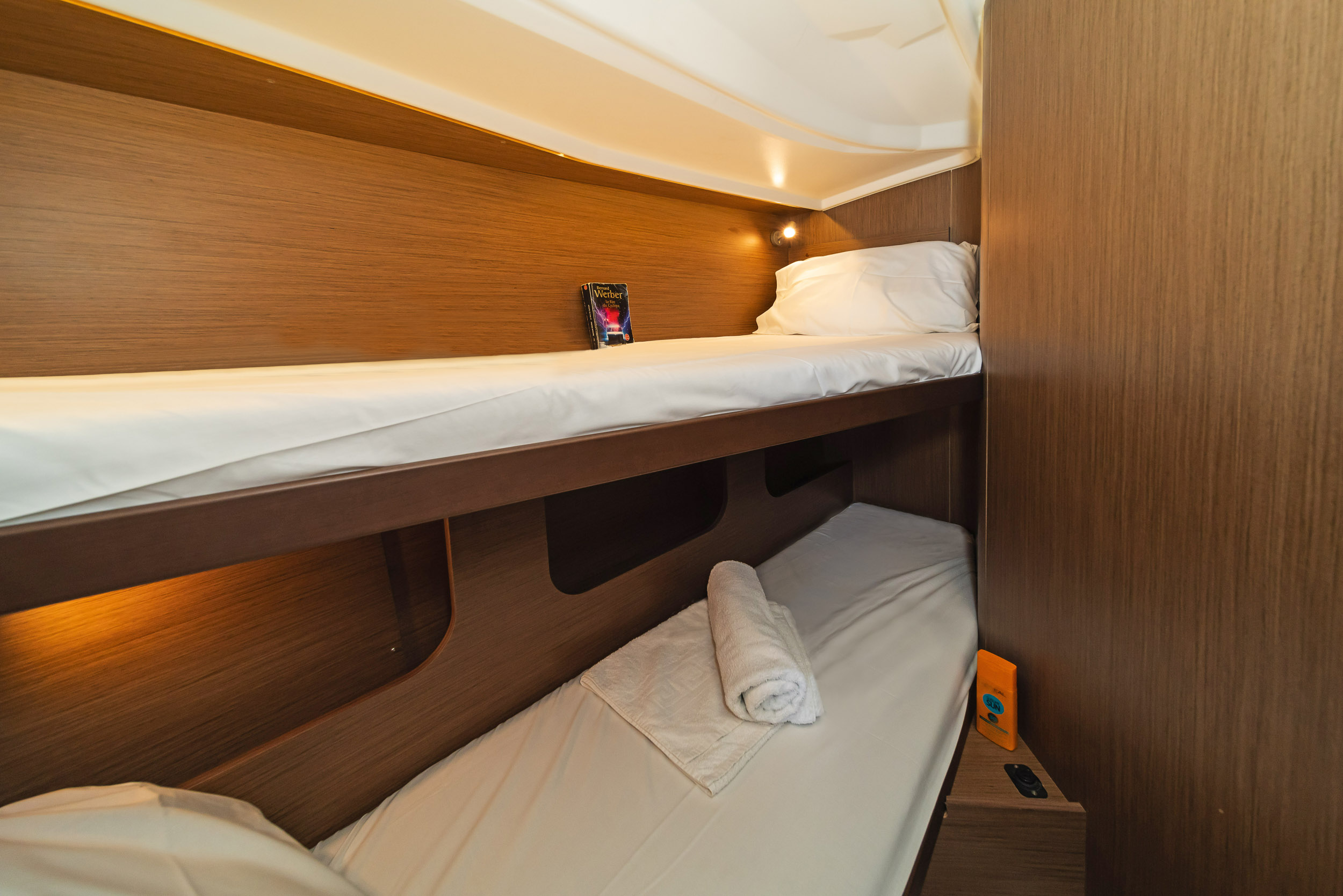 Oceanis 40.1 (3+1 cab) — photo 16