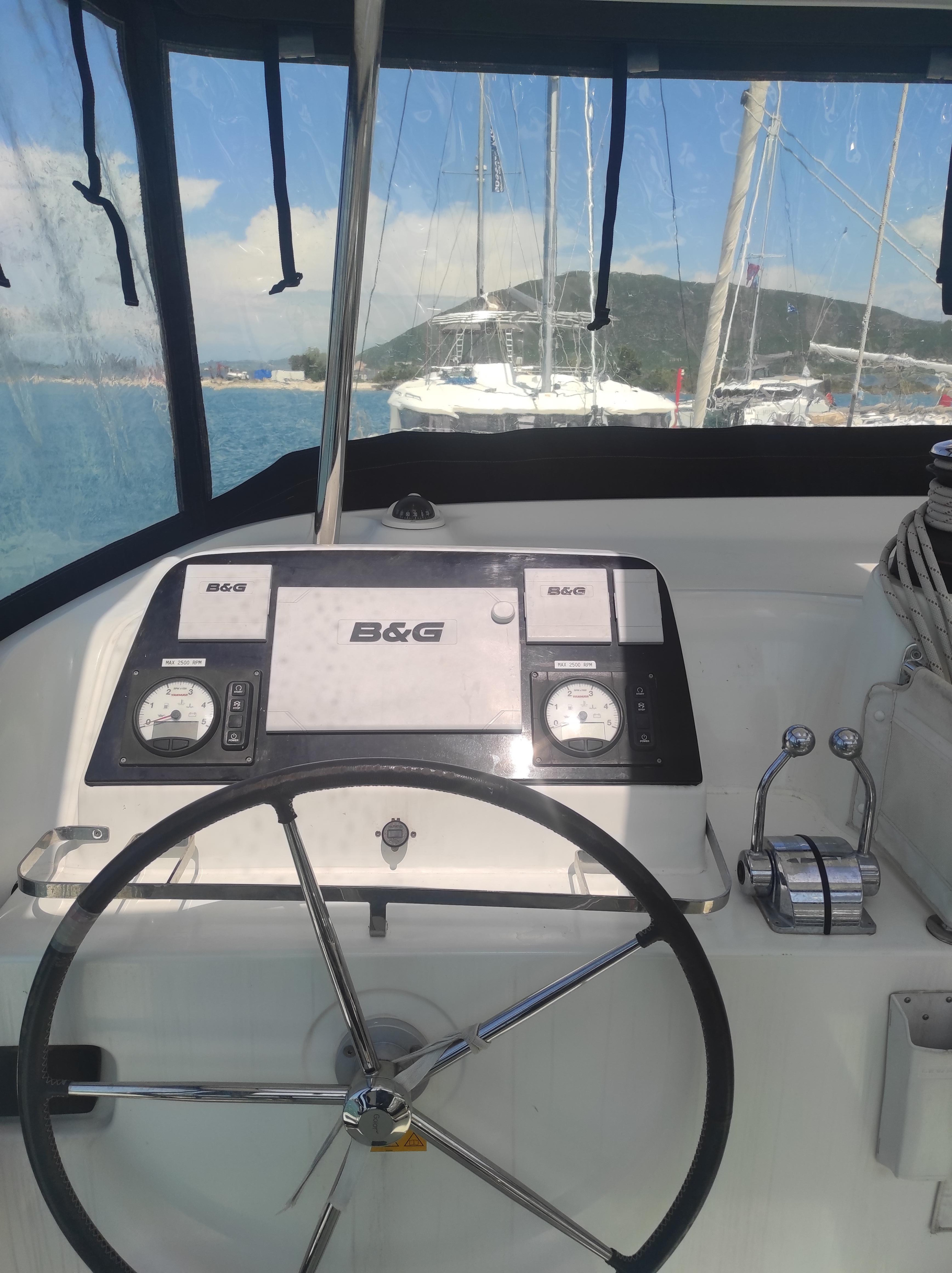 Lagoon 42 — photo 4