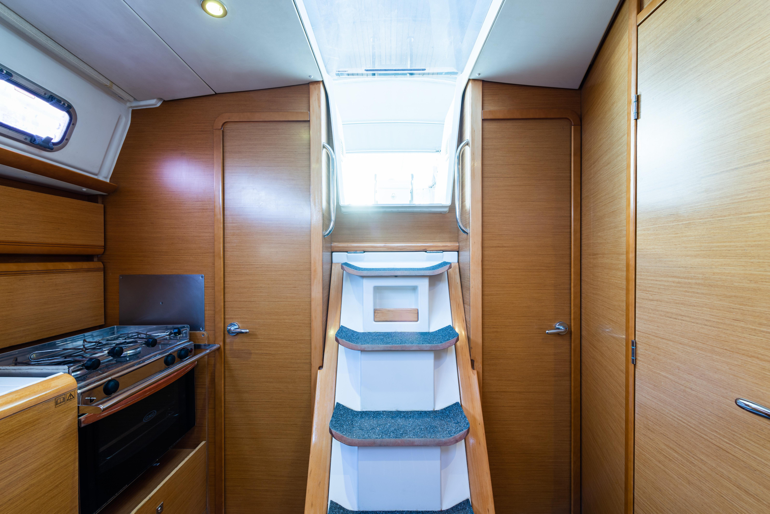 Jeanneau Sun Odyssey 379 — photo 9