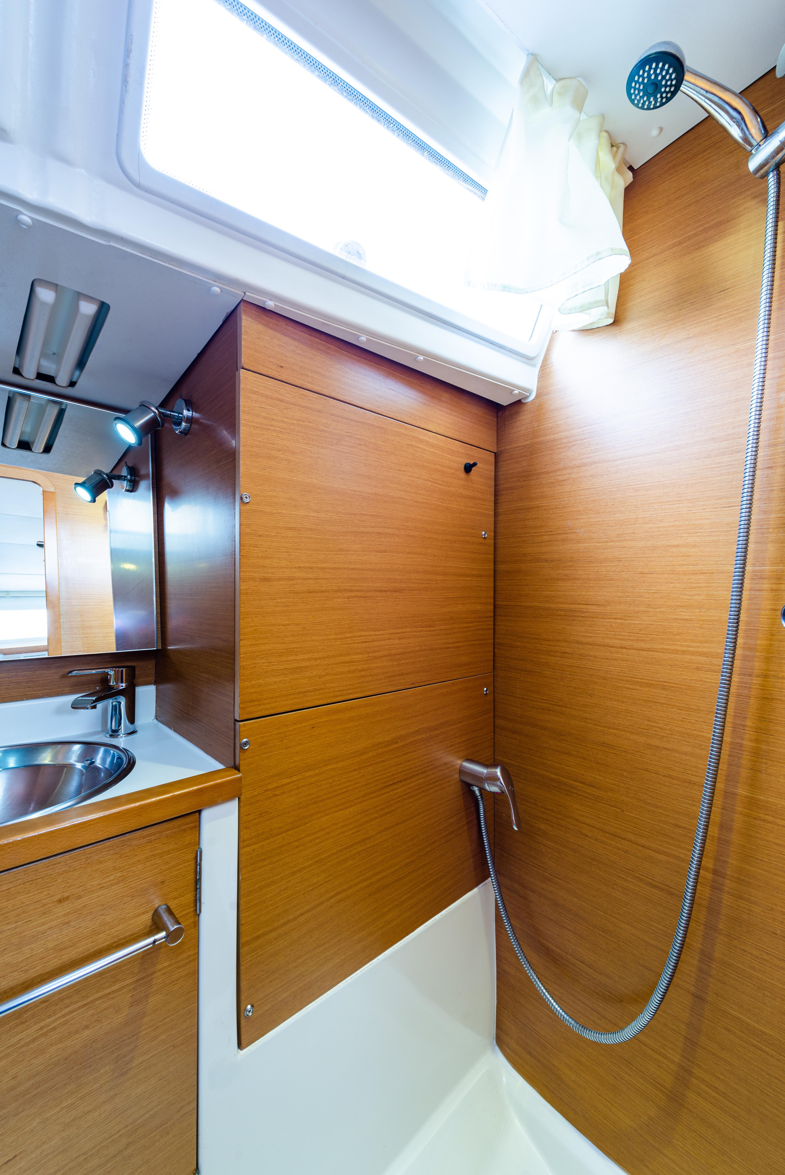 Jeanneau Sun Odyssey 379 — photo 31