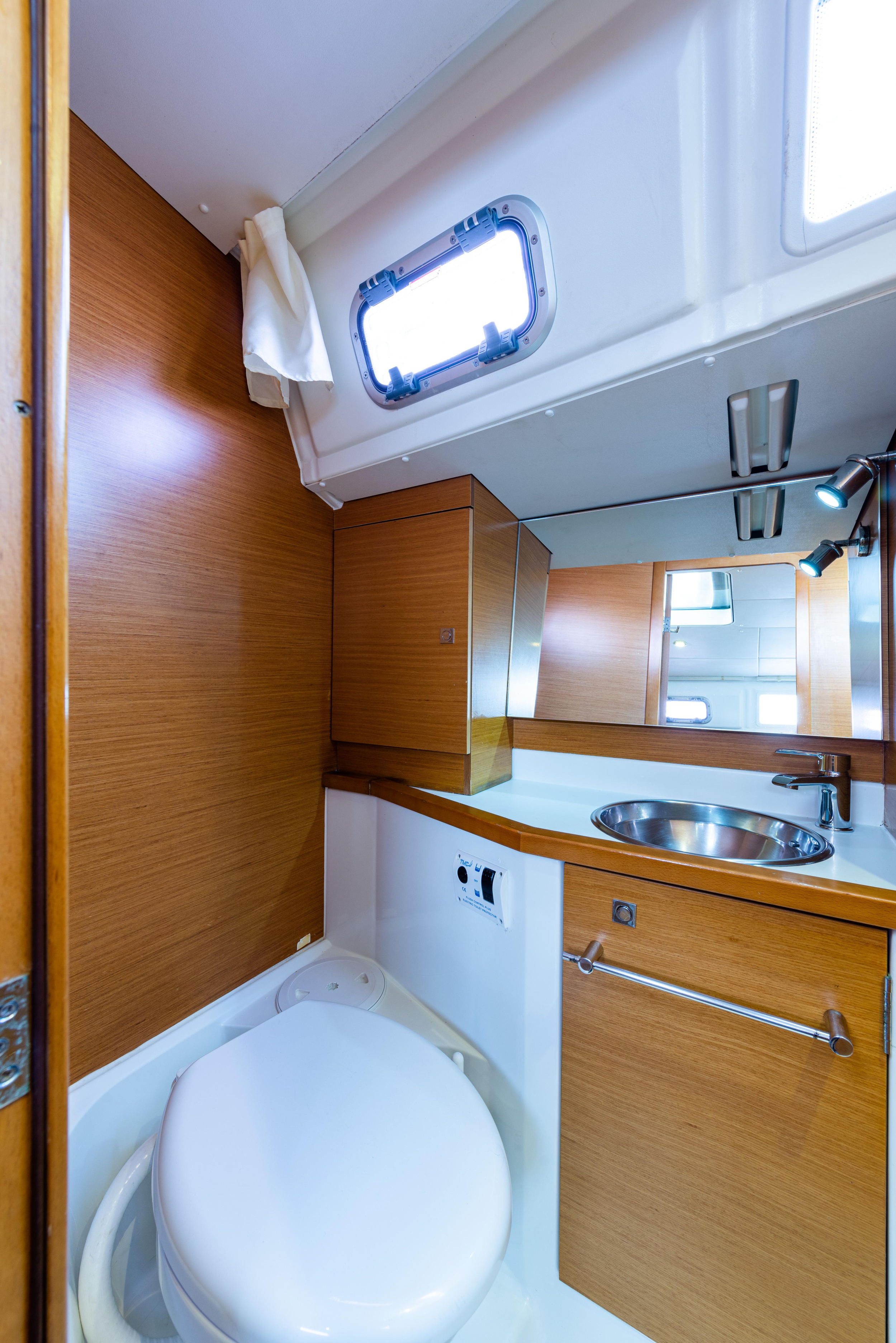 Jeanneau Sun Odyssey 379 — photo 4