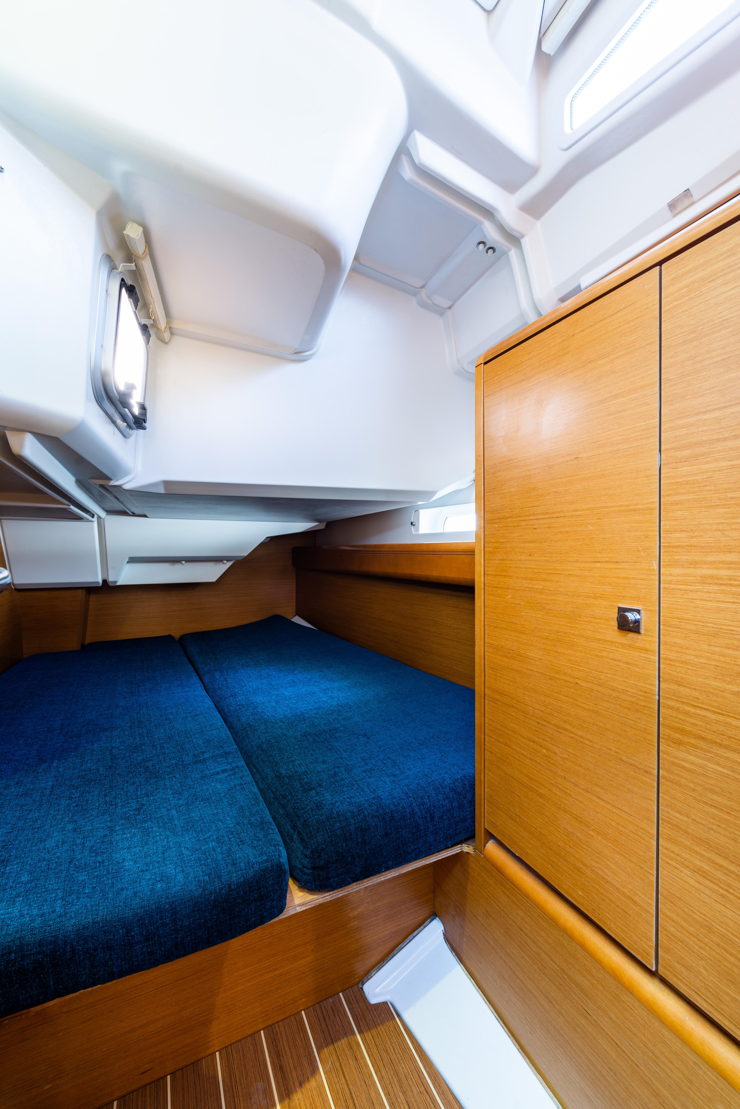 Jeanneau Sun Odyssey 379 — photo 19