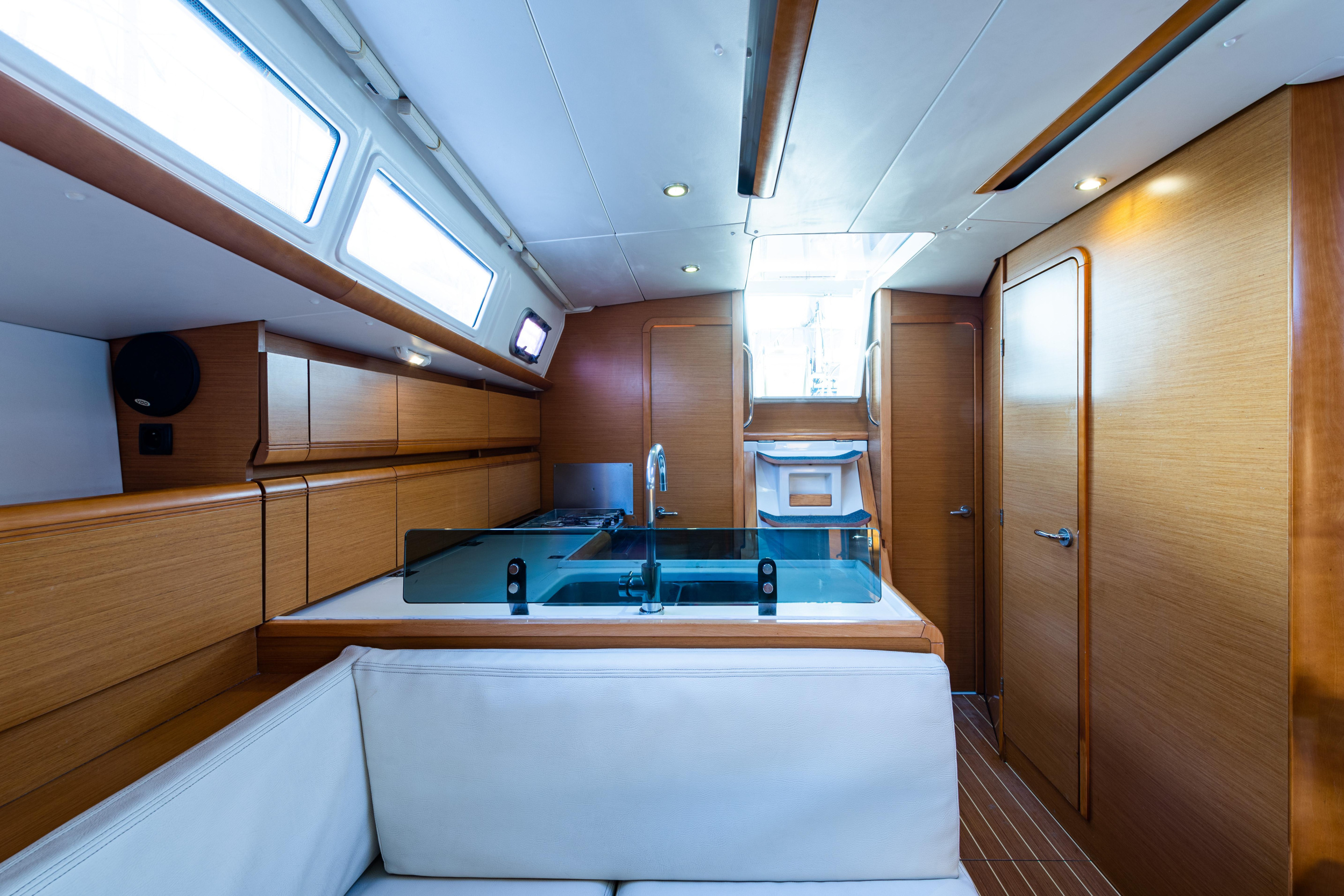 Jeanneau Sun Odyssey 379 — photo 35