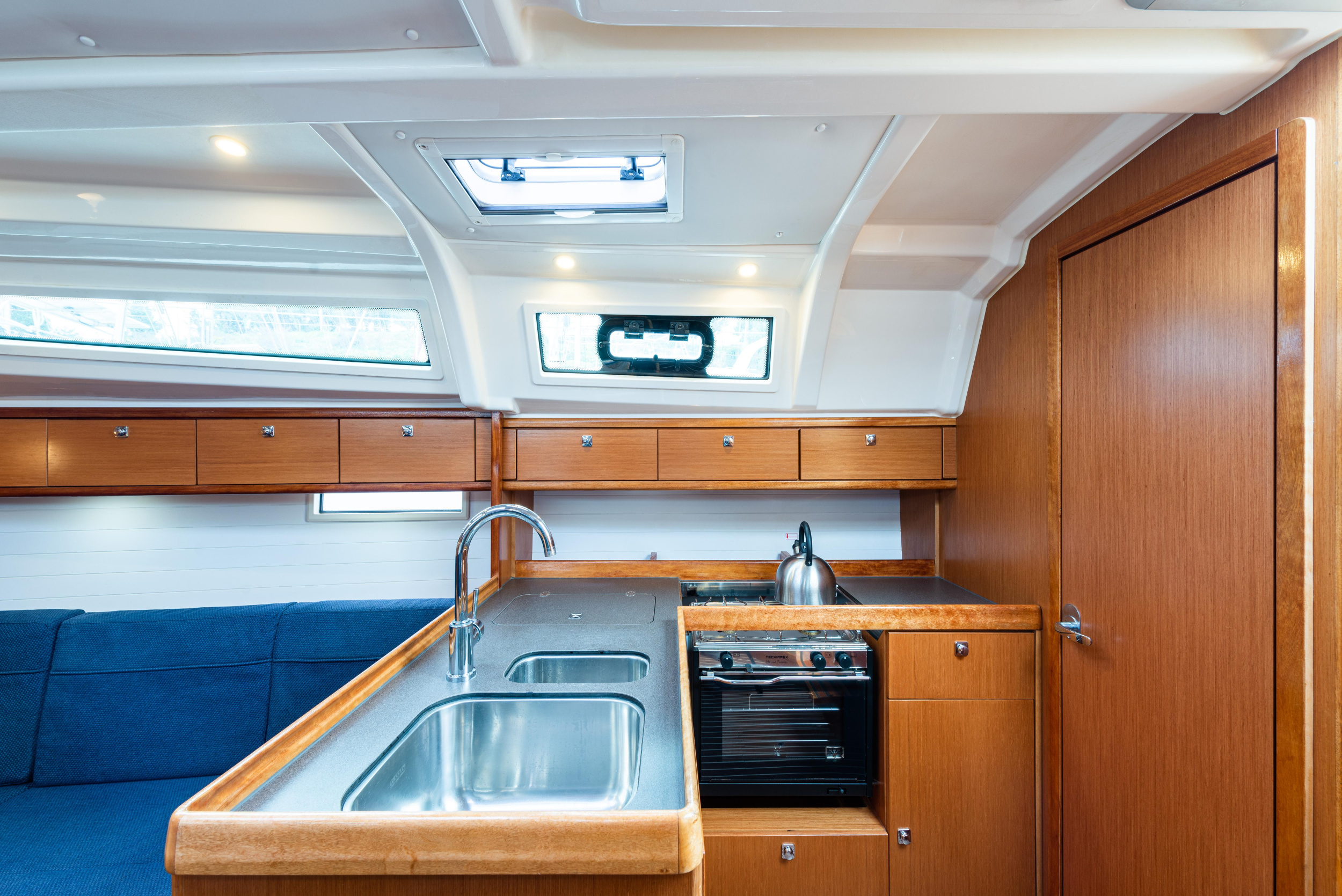 Bavaria 37 — photo 24