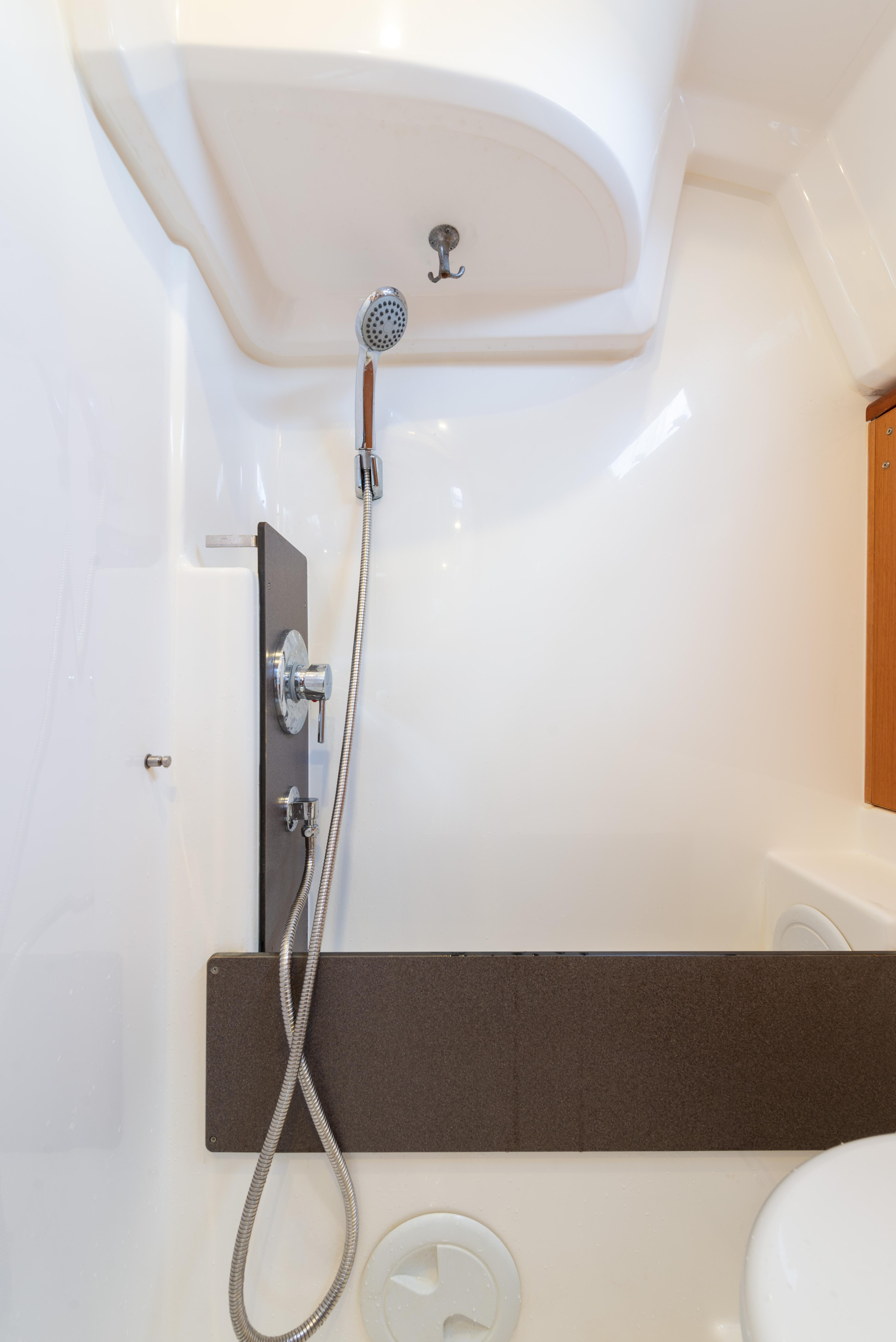 Bavaria 37 — photo 27