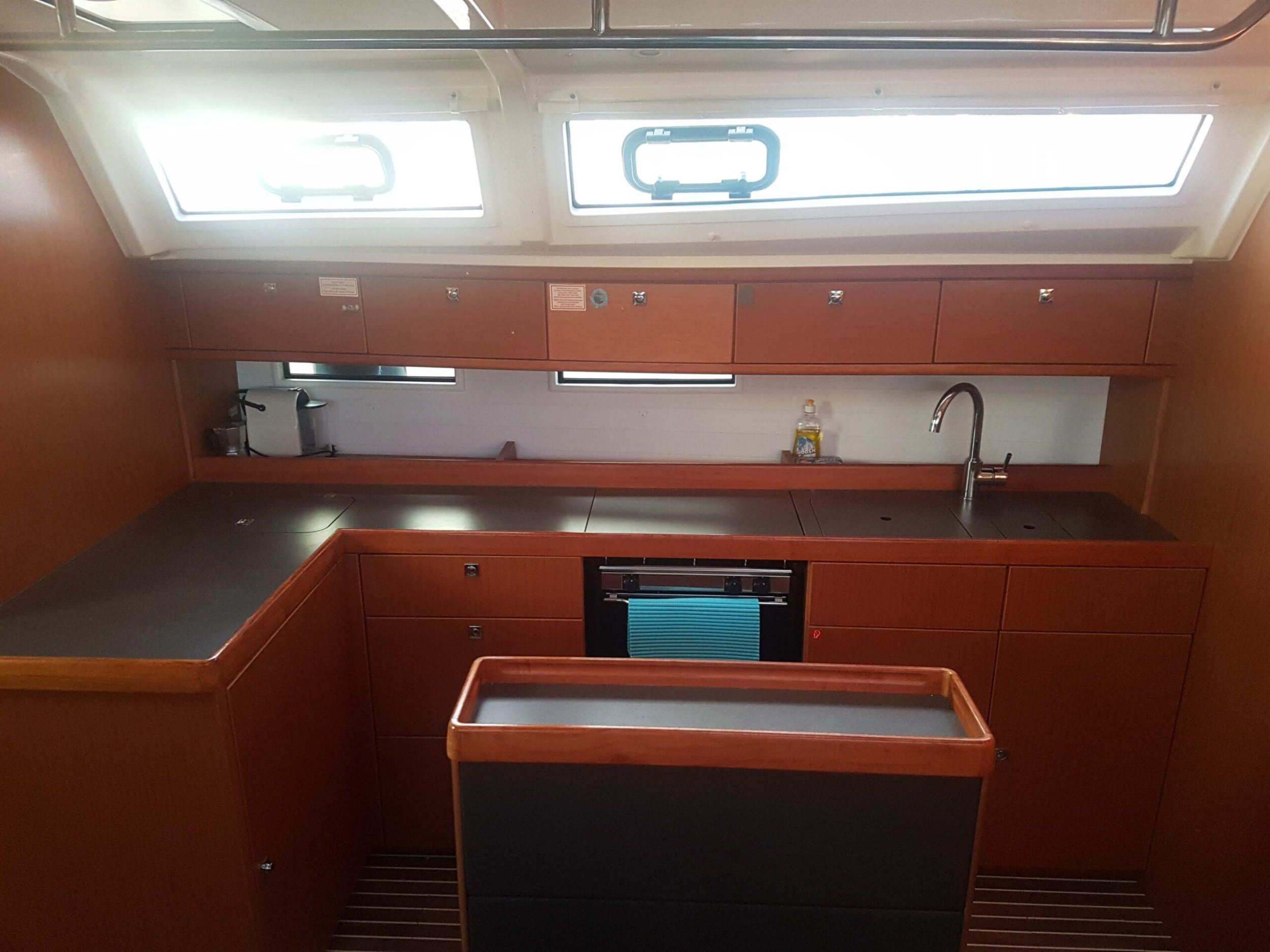Bavaria 46 — photo 14