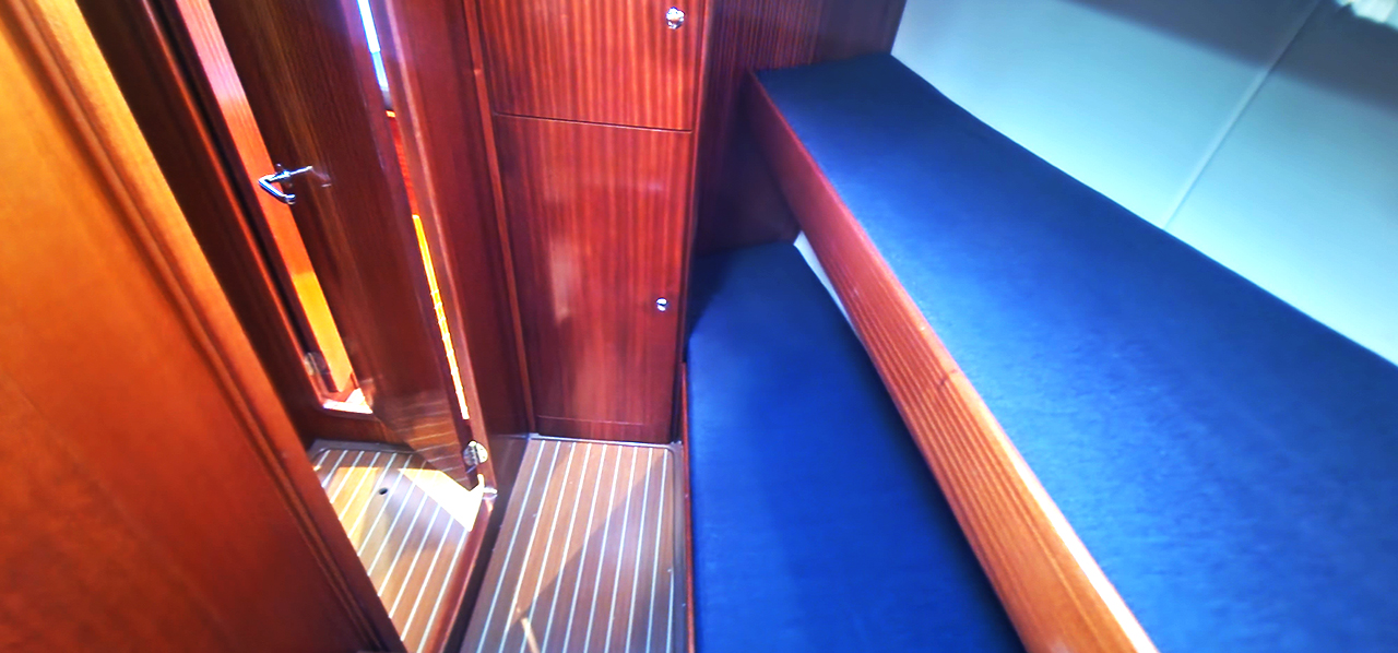 Bavaria 44 — photo 17