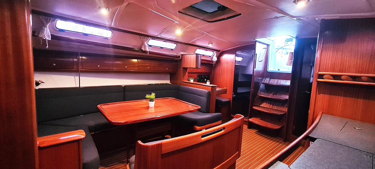 Bavaria 44 — photo 7