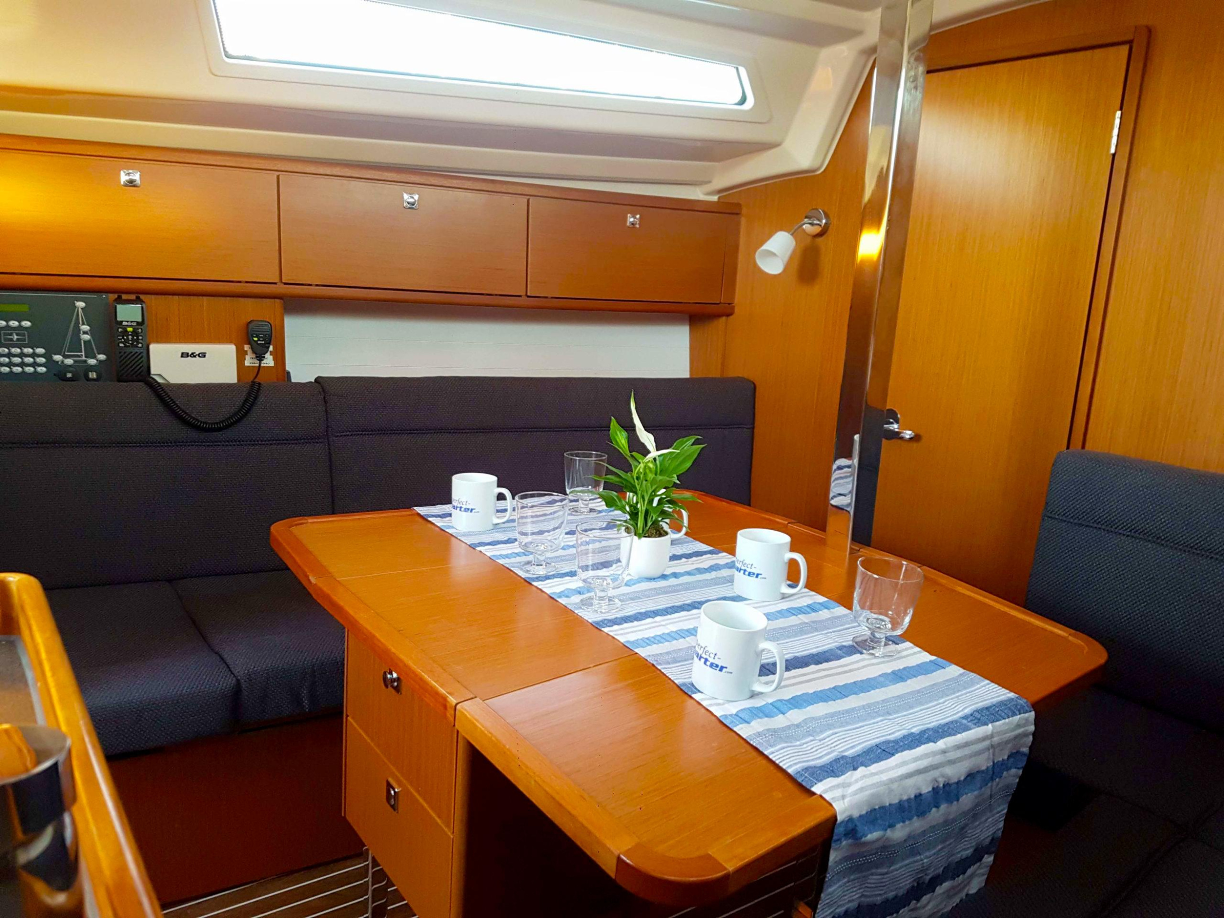 Bavaria 34 — photo 4