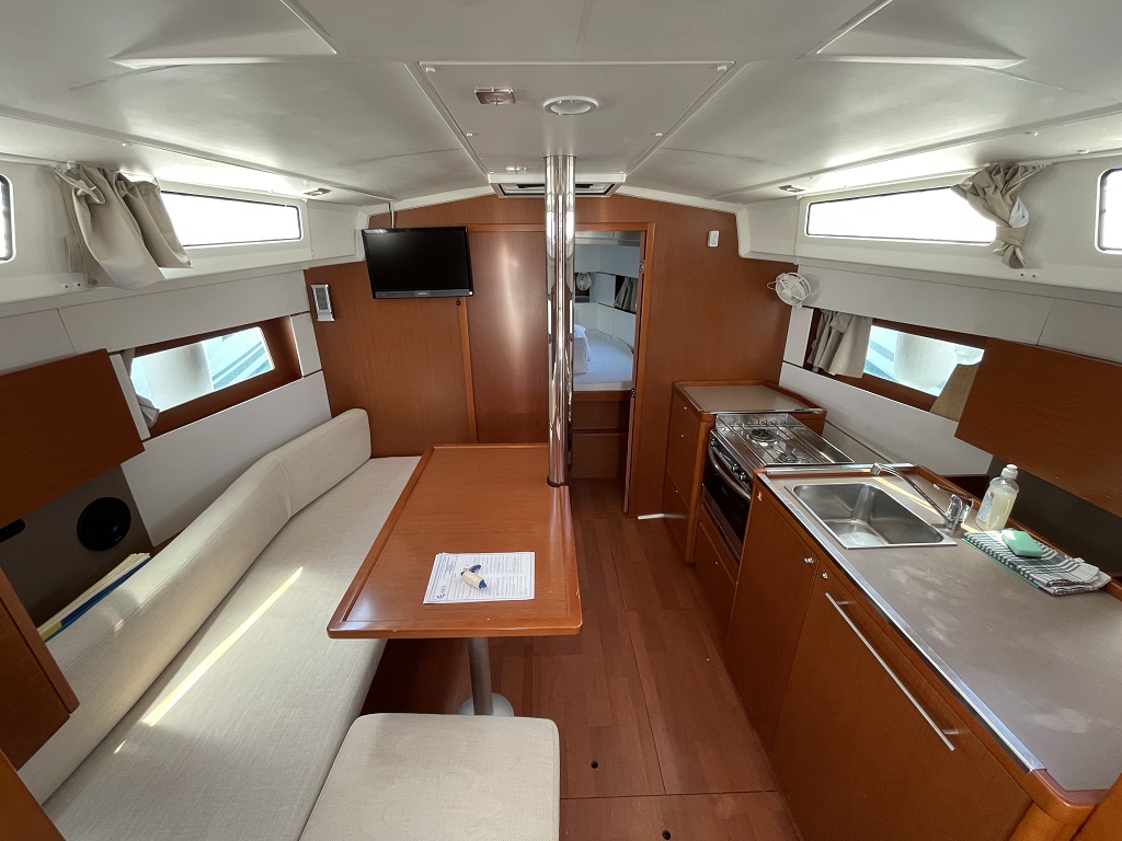 OCEANIS 38.1 BT — photo 9