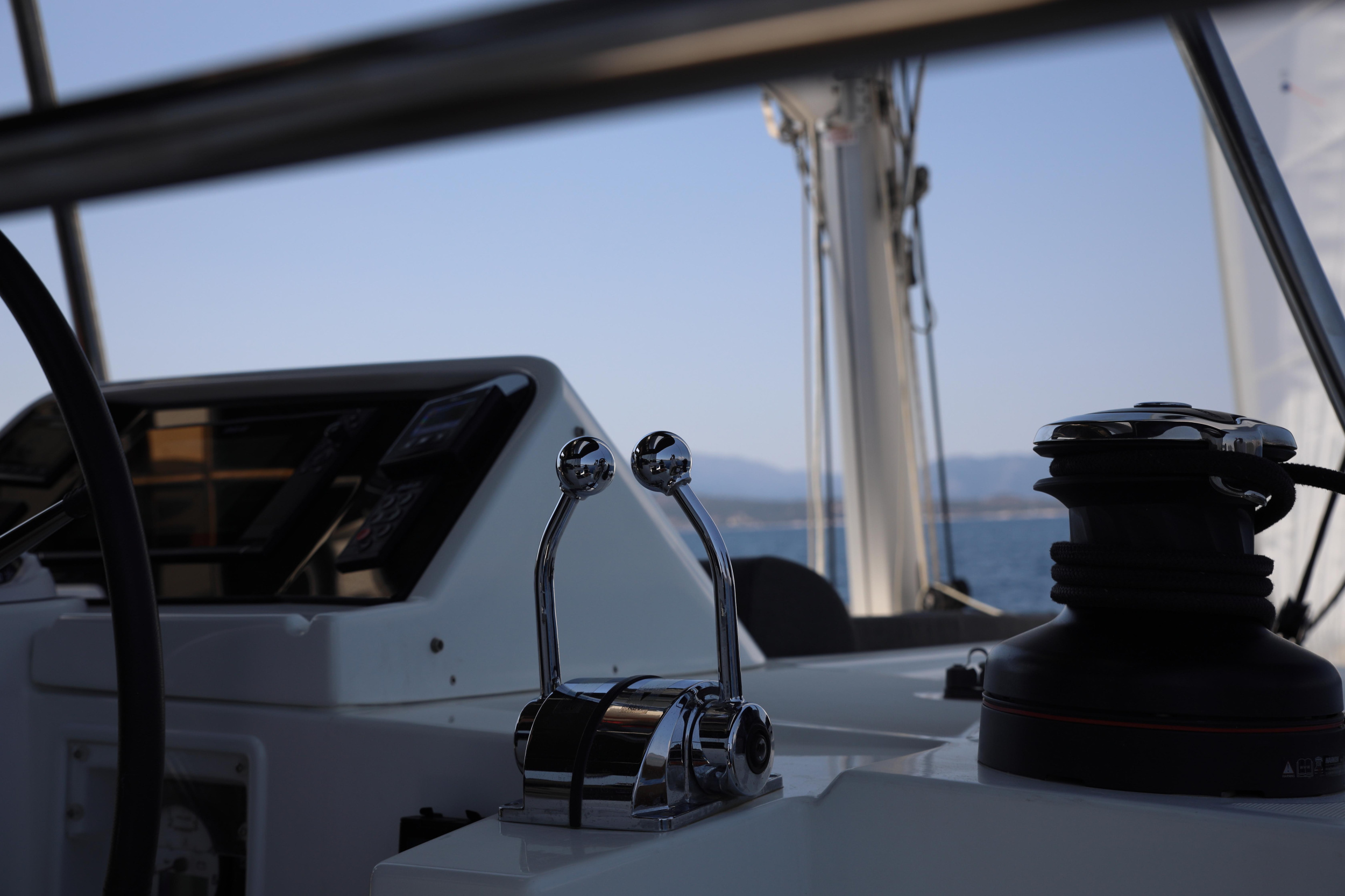 Lagoon 450 Flybridge — photo 11