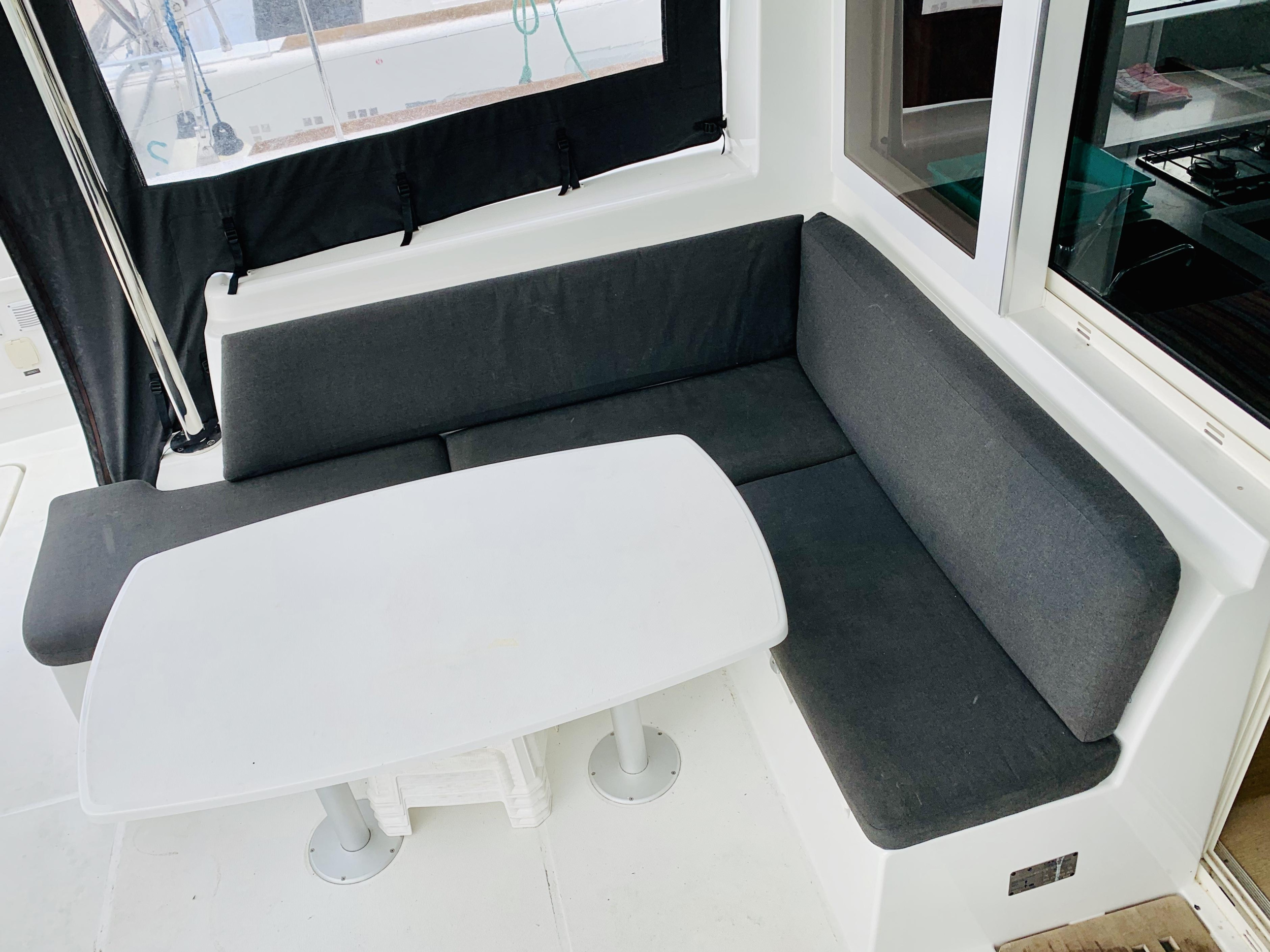 Lagoon 40 — photo 4