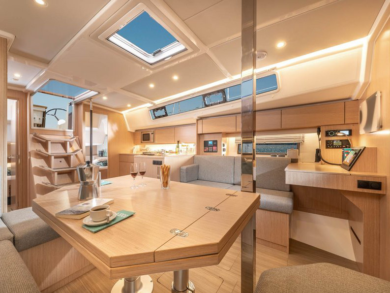 Bavaria 42 Cruiser — photo 3