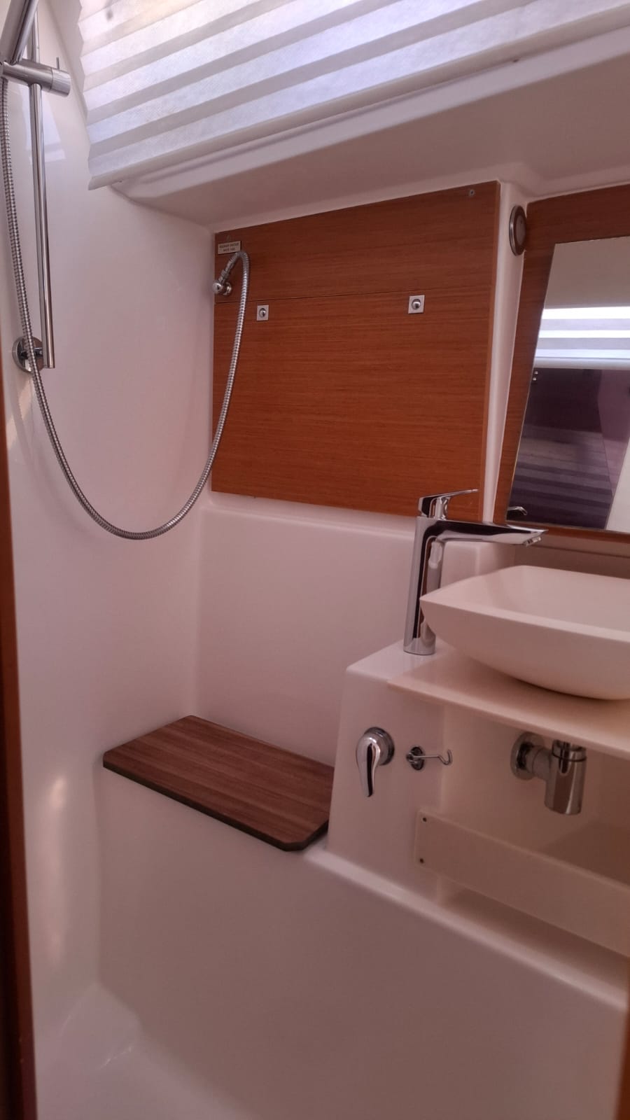 Dufour 430 Grand Large — photo 11