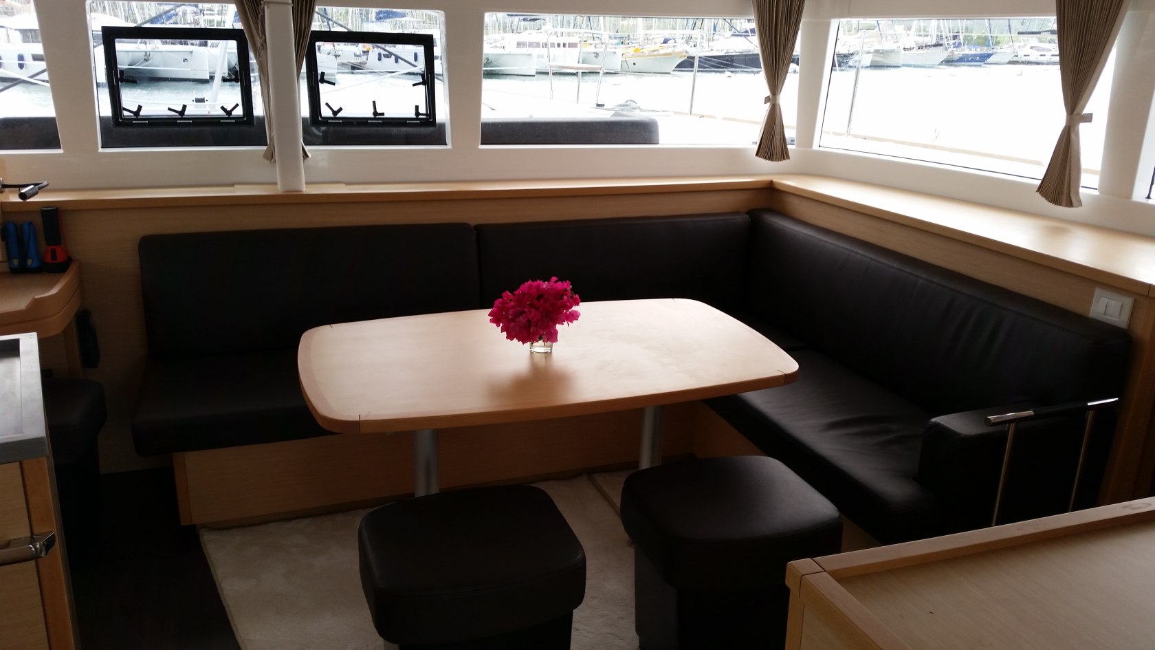 Lagoon 450 SporTop — photo 17