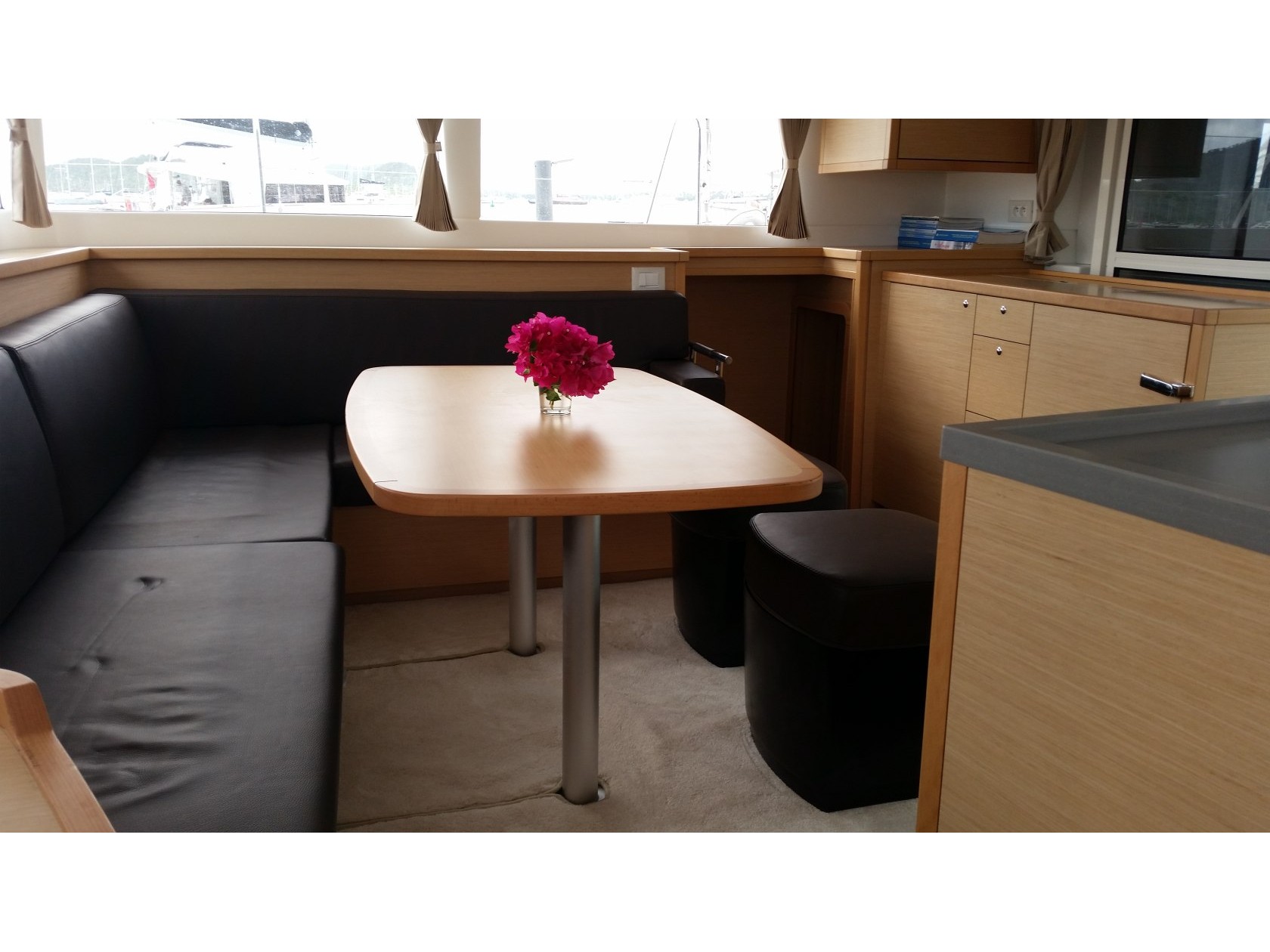 Lagoon 450 SporTop — photo 10
